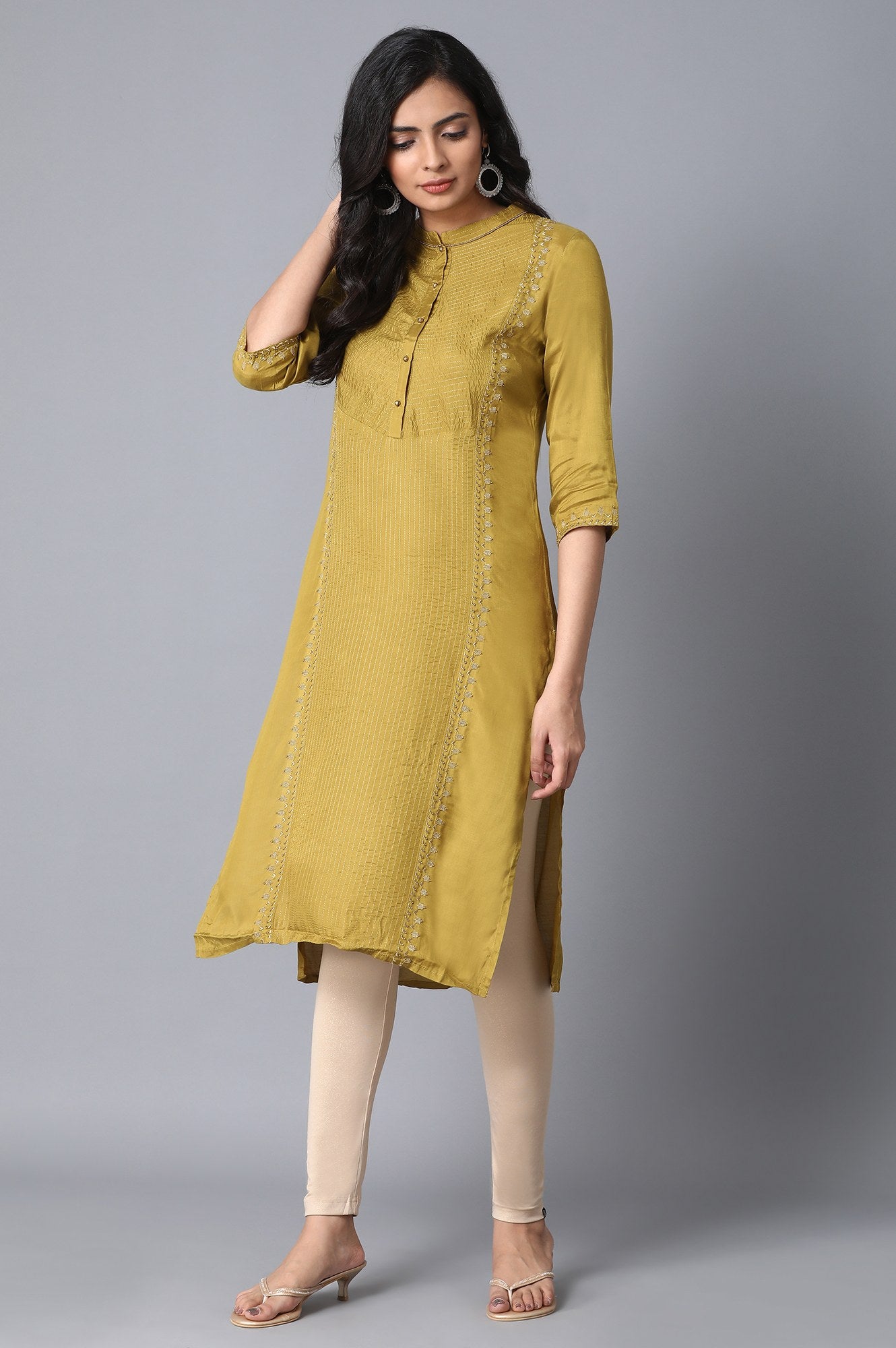 Almond Solid Slim Fit Tights