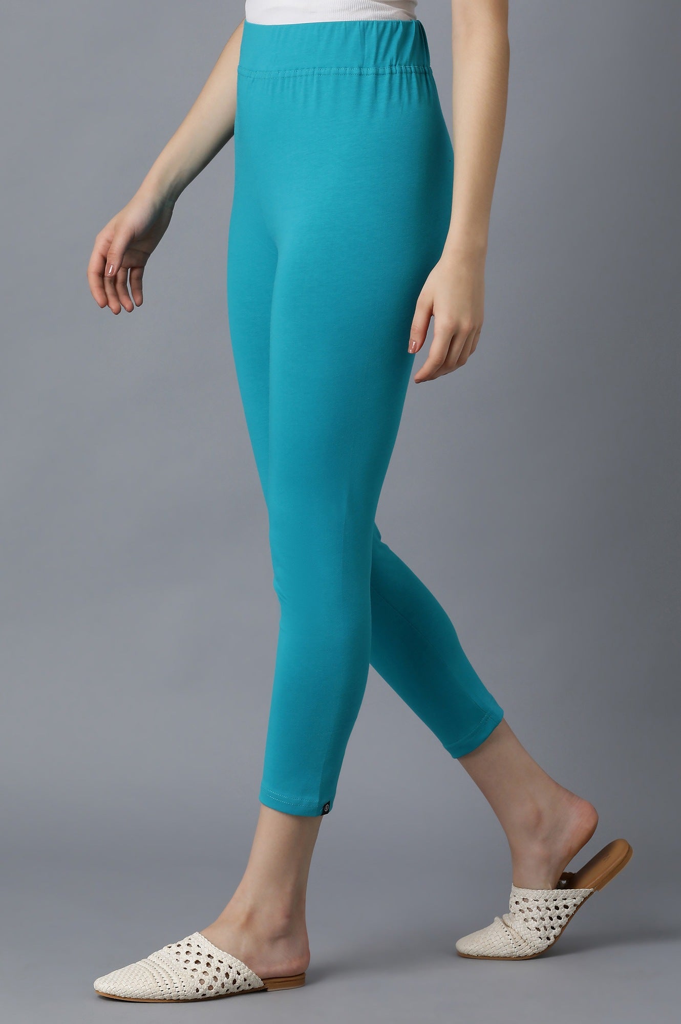 Green solid cropped tights