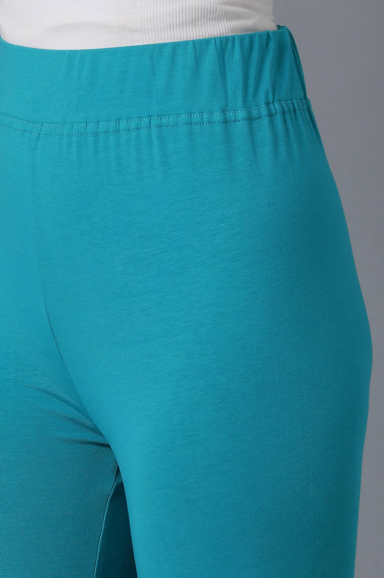 Green solid cropped tights