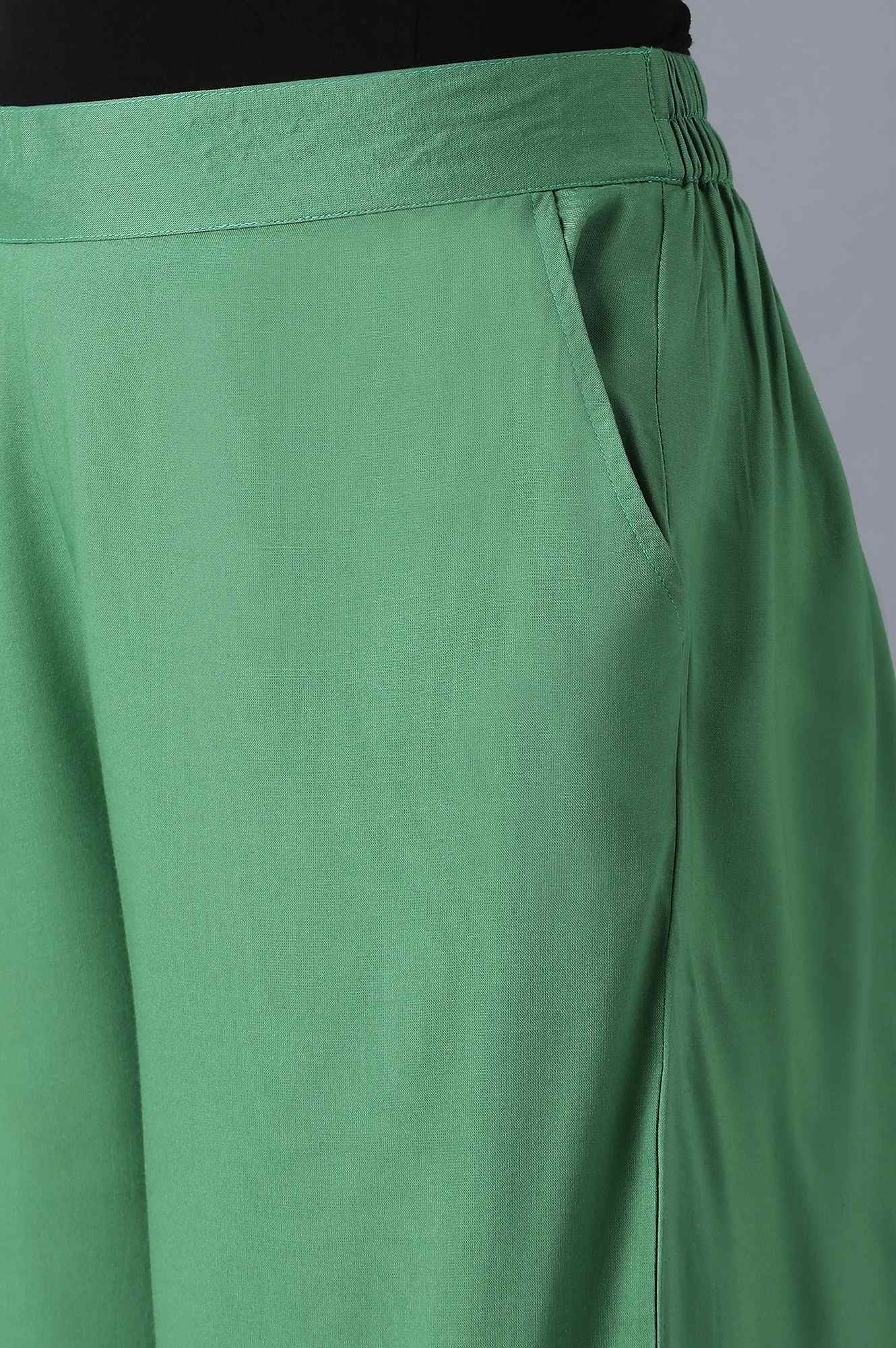 Green Solid Straight Fit Culottes With Pleated Pockets