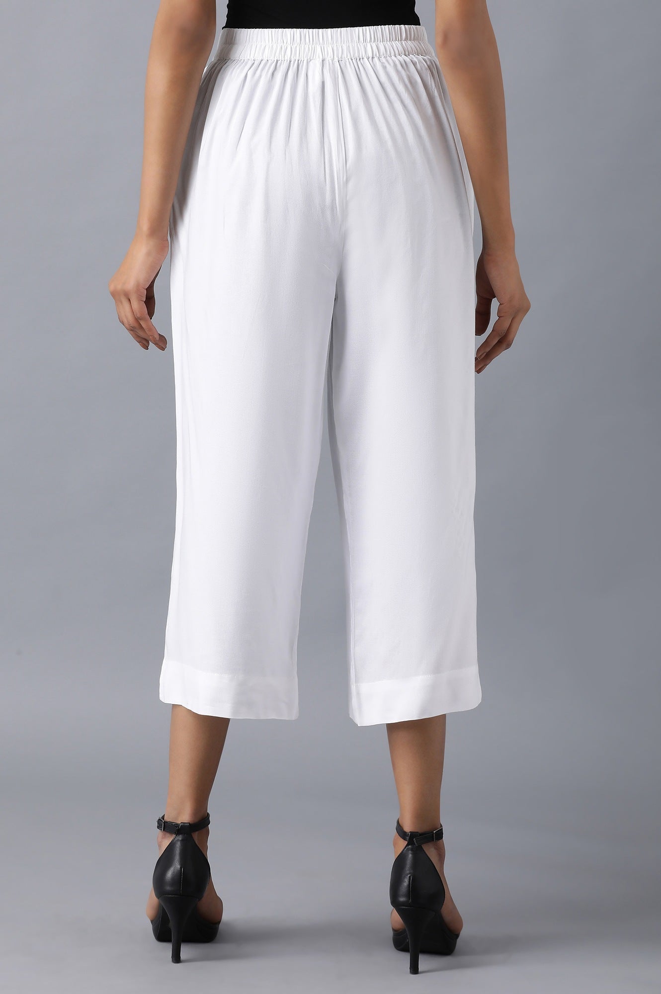 White Solid Straight Fit Culottes With Pleated Pockets