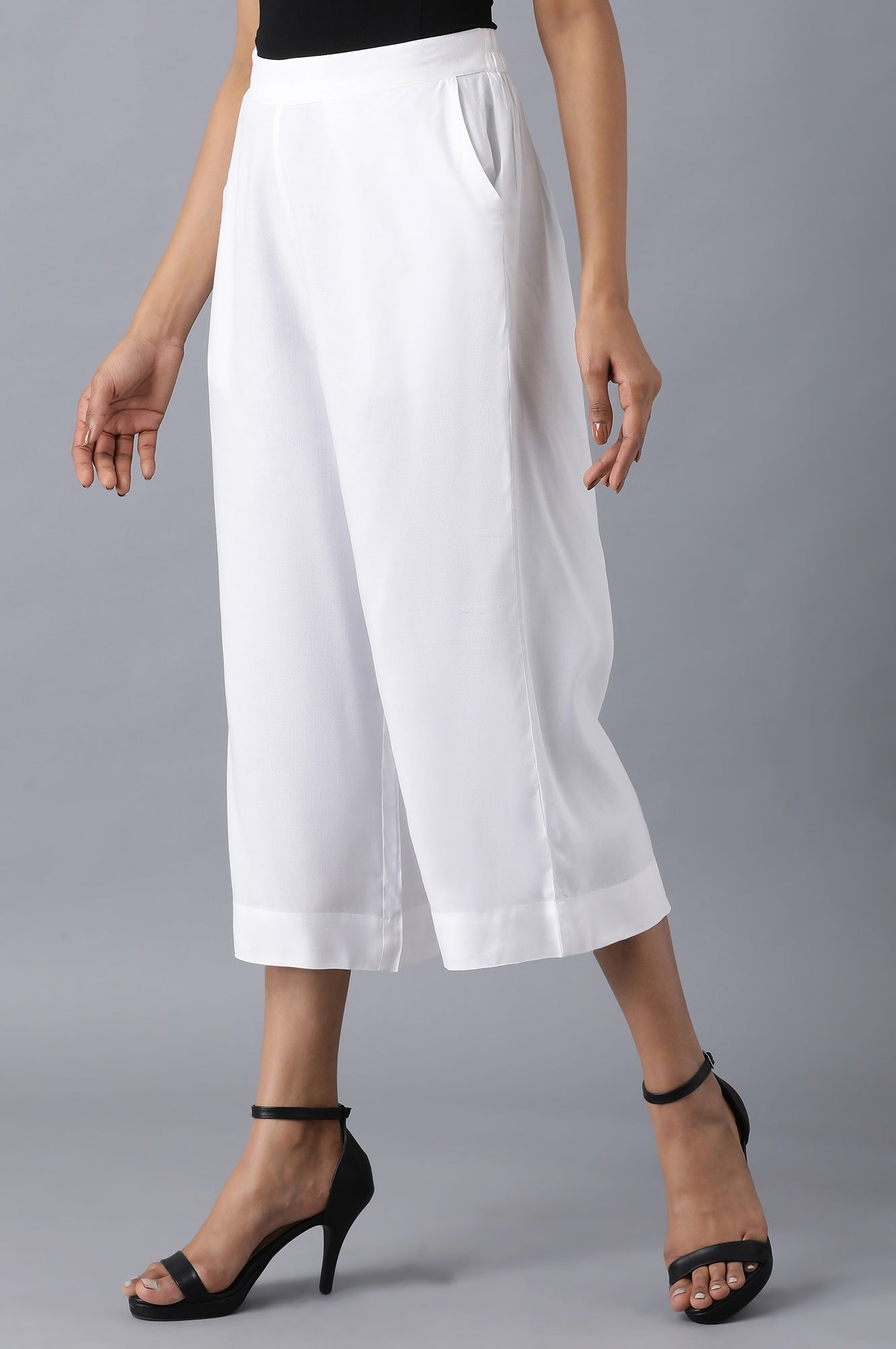 White Solid Straight Fit Culottes With Pleated Pockets