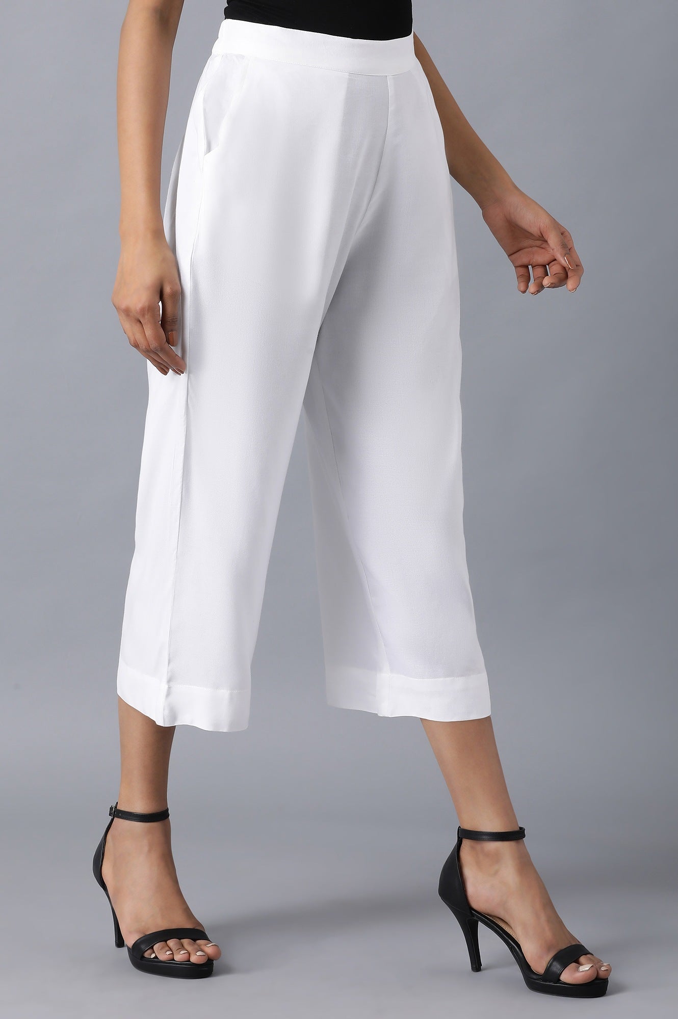 White Solid Straight Fit Culottes With Pleated Pockets