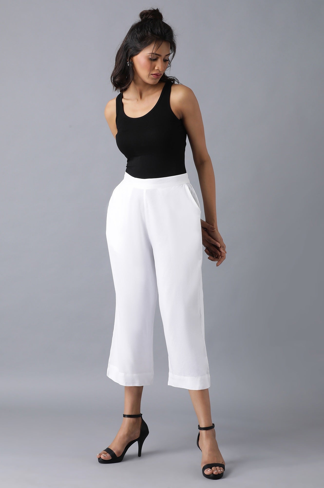 White Solid Straight Fit Culottes With Pleated Pockets