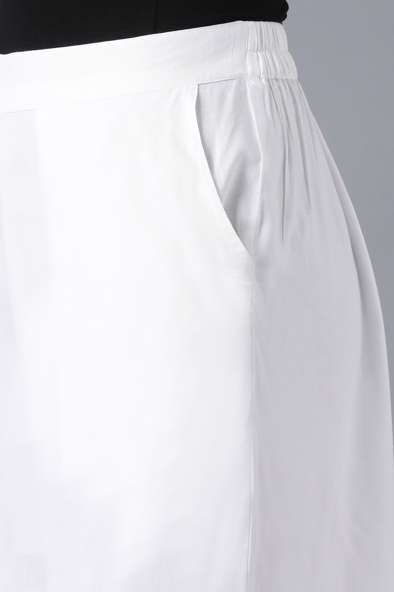 White Solid Straight Fit Culottes With Pleated Pockets