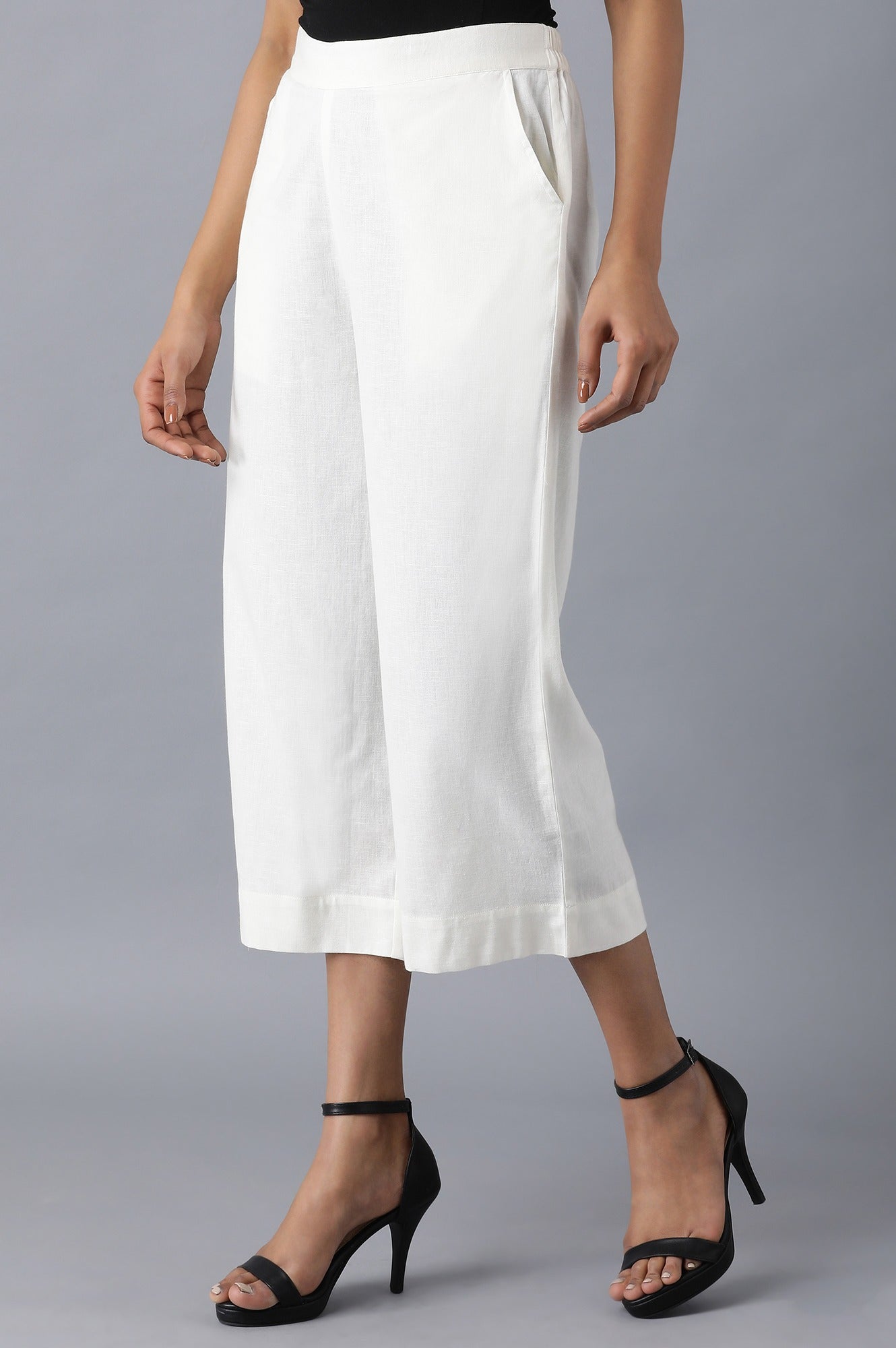 White Solid Wide Leg Cotton Culottes With Pleated Pockets