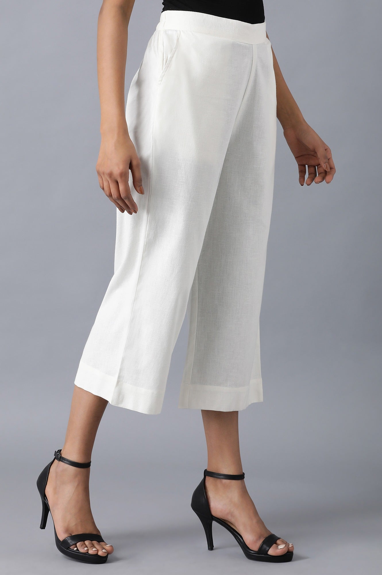 White Solid Wide Leg Cotton Culottes With Pleated Pockets