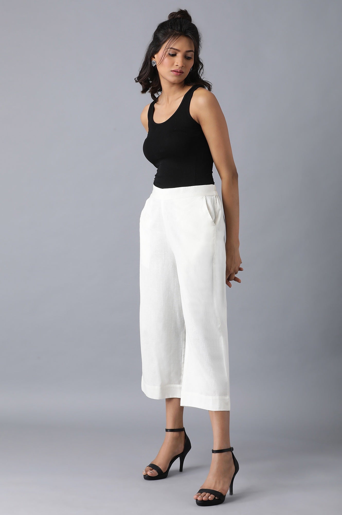 White Solid Wide Leg Cotton Culottes With Pleated Pockets