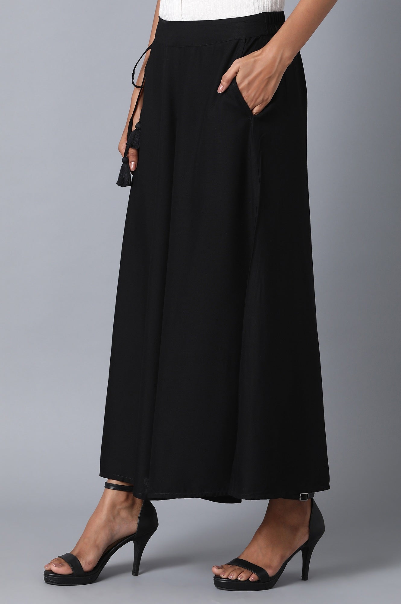 Black Solid Flared Cotton Culottes With Elasticated Waist