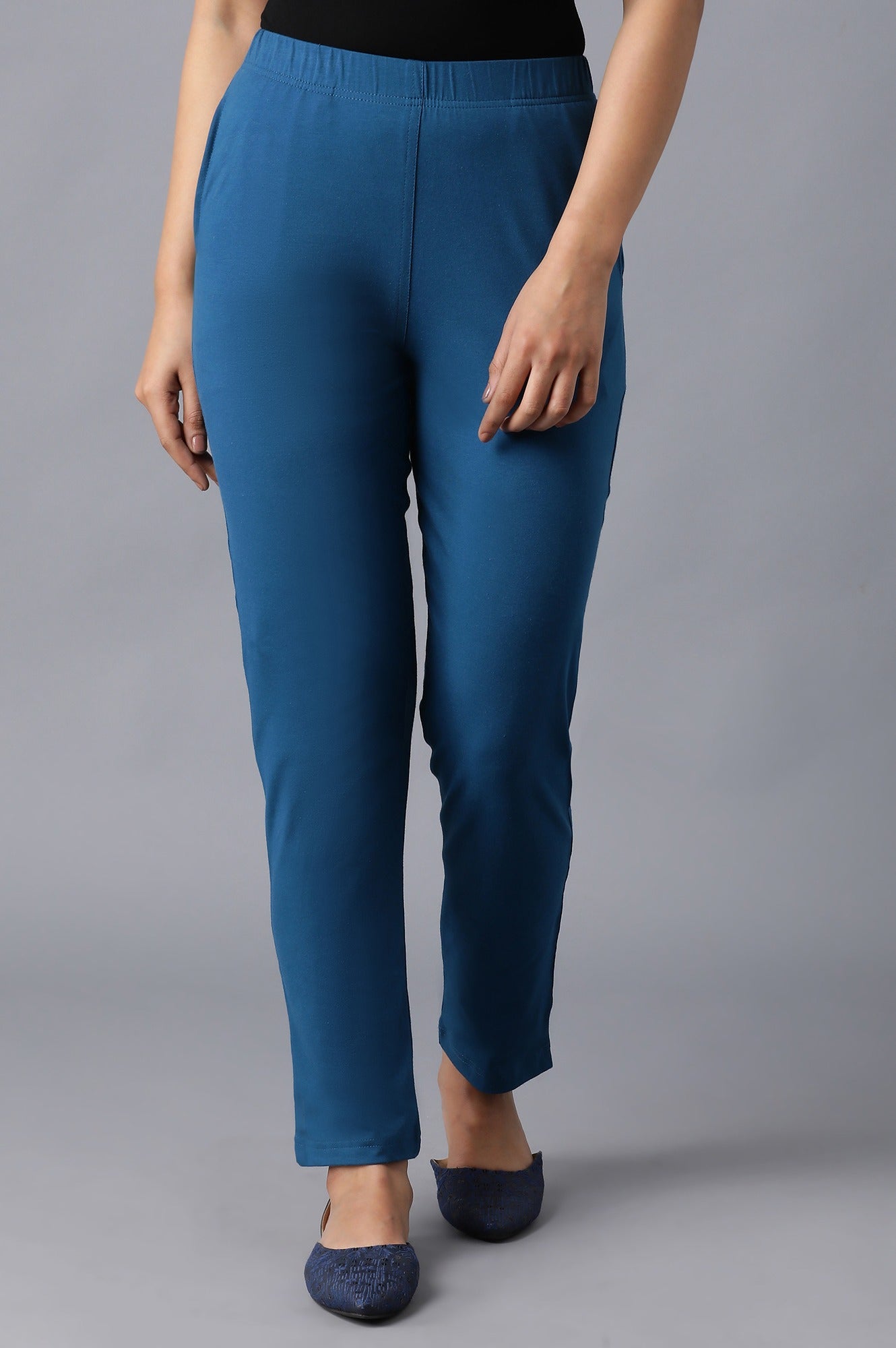 Blue Solid Straight Fit Cotton Pants With Side Pockets