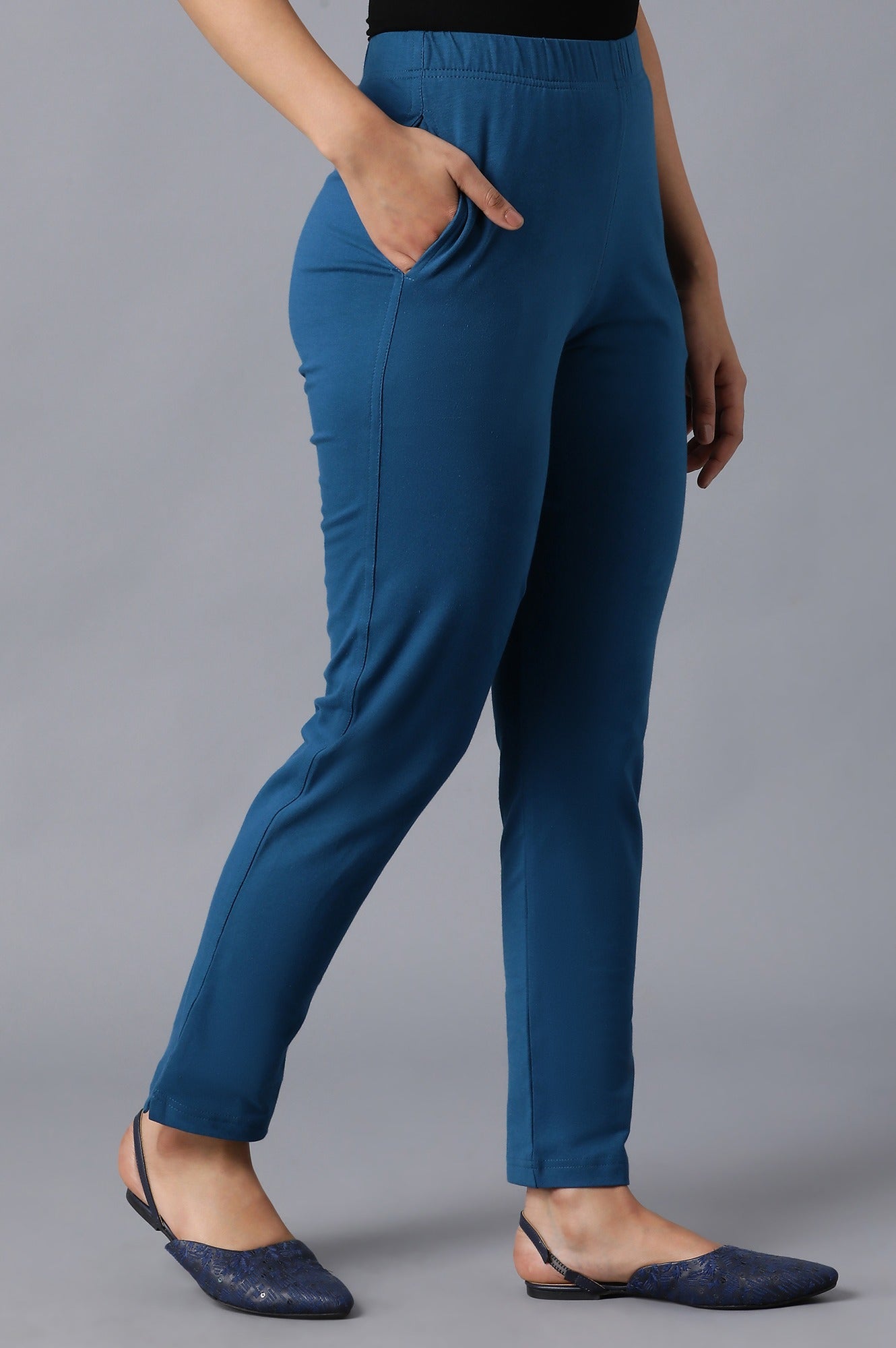 Blue Solid Straight Fit Cotton Pants With Side Pockets