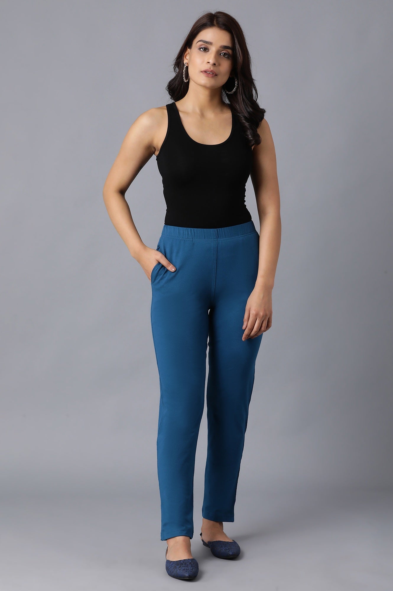 Blue Solid Straight Fit Cotton Pants With Side Pockets