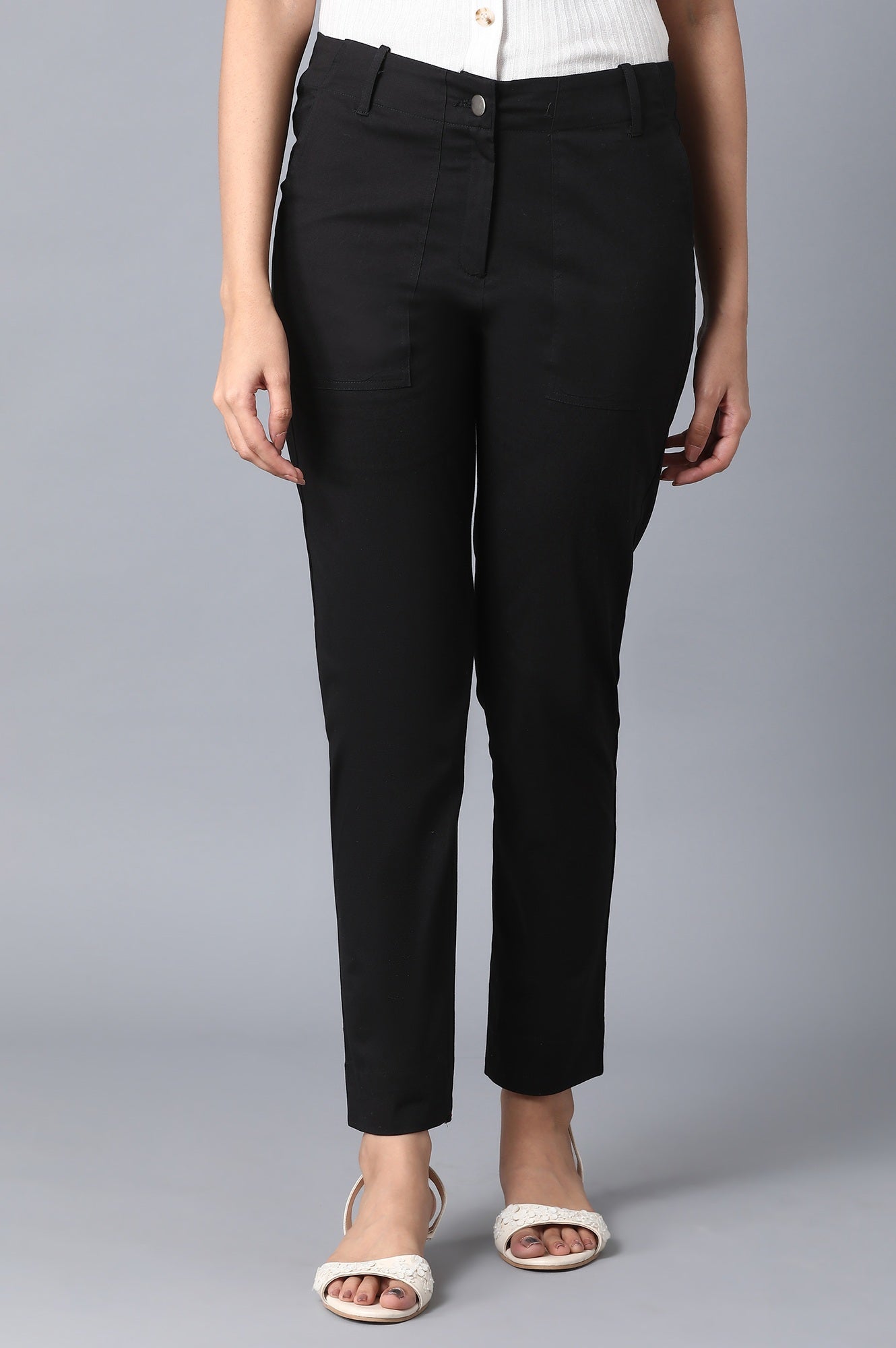 Black Solid Slim Fit Cotton Pants With Front Zip