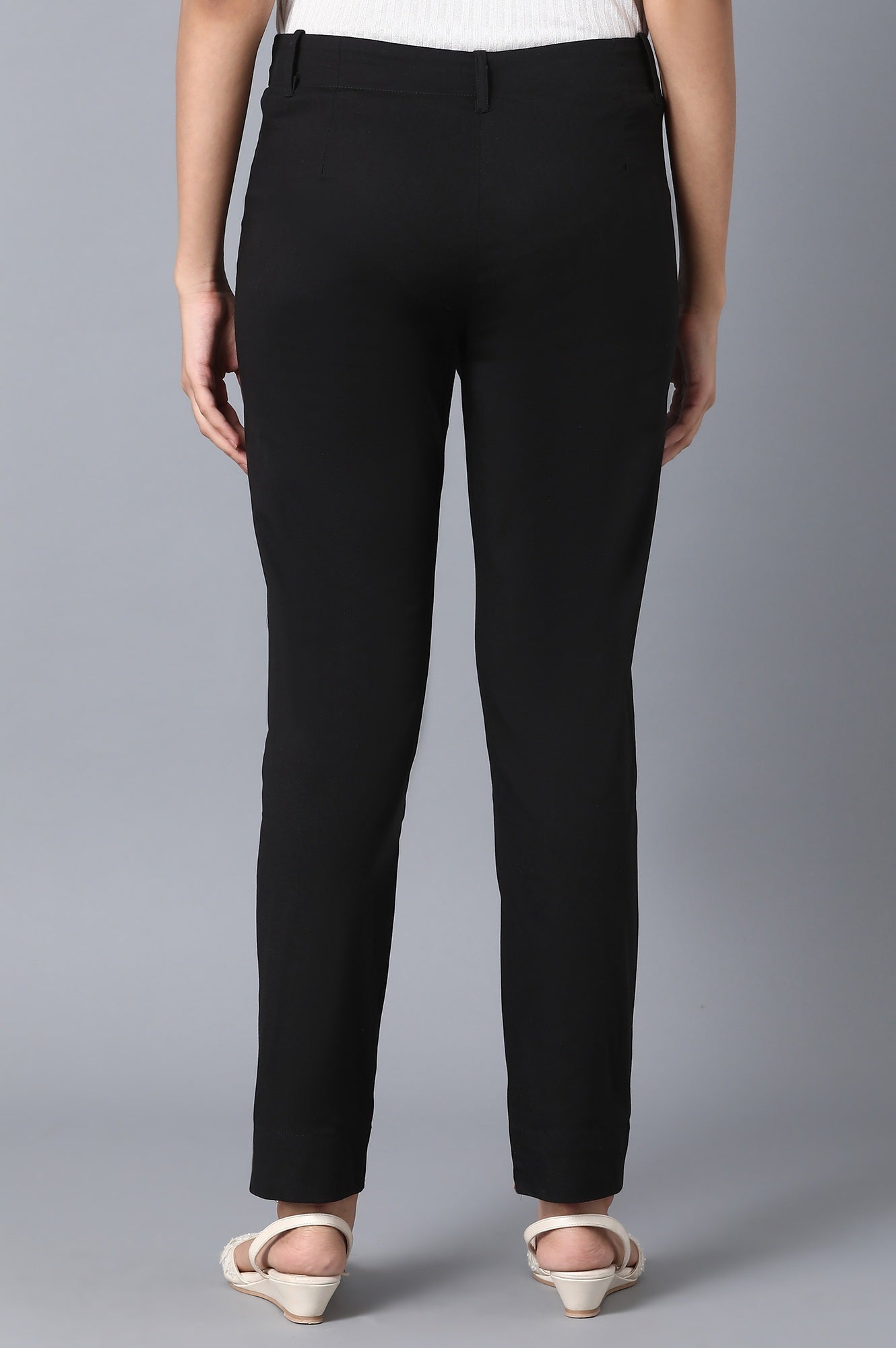 Black Solid Slim Fit Cotton Pants With Front Zip