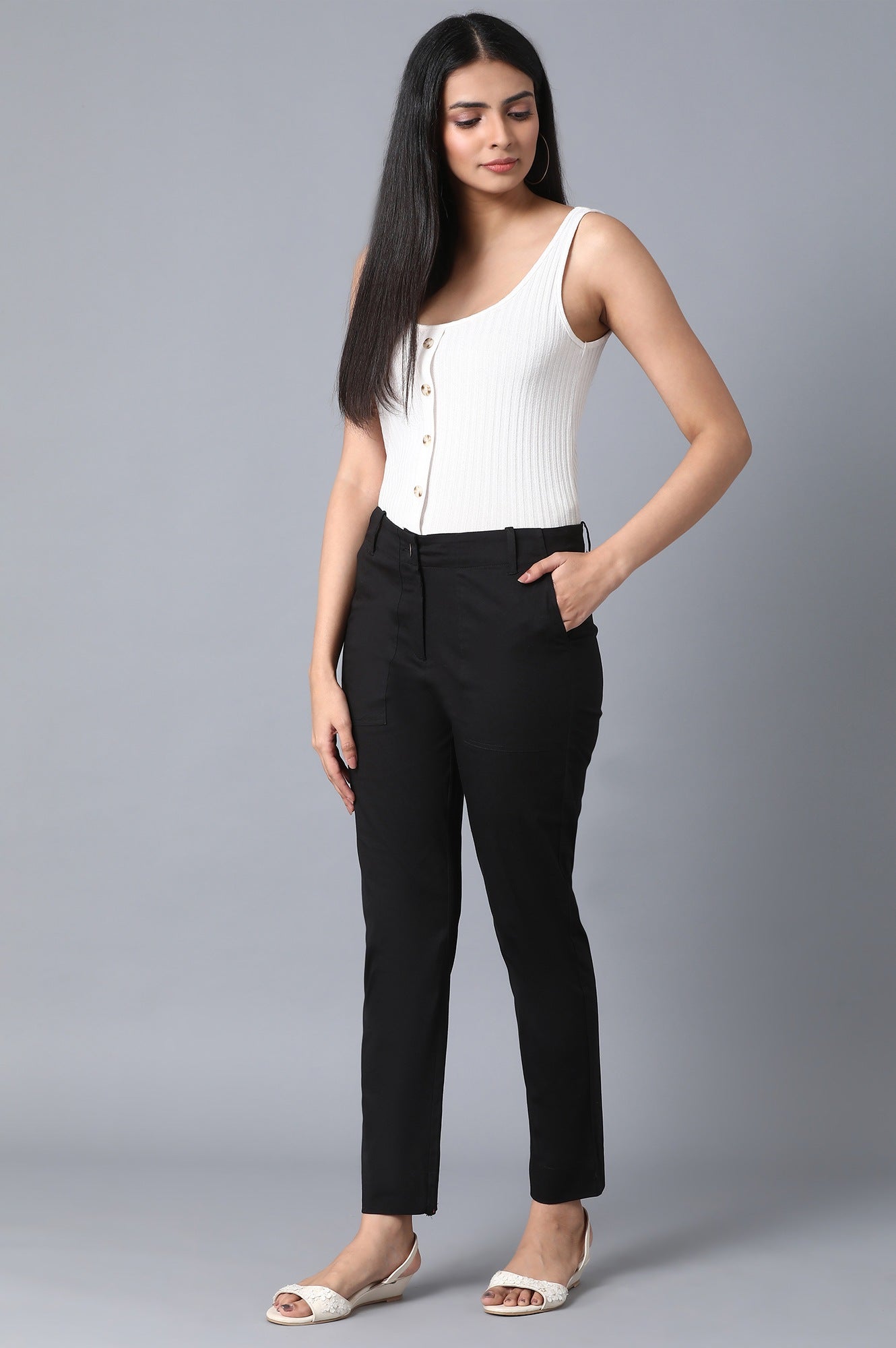 Black Solid Slim Fit Cotton Pants With Front Zip