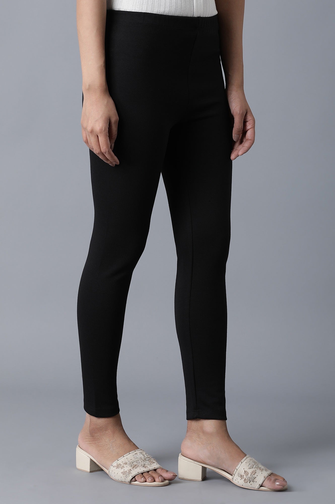 Black Solid Skinny Fit Cotton Tights With Elasticated Waistband