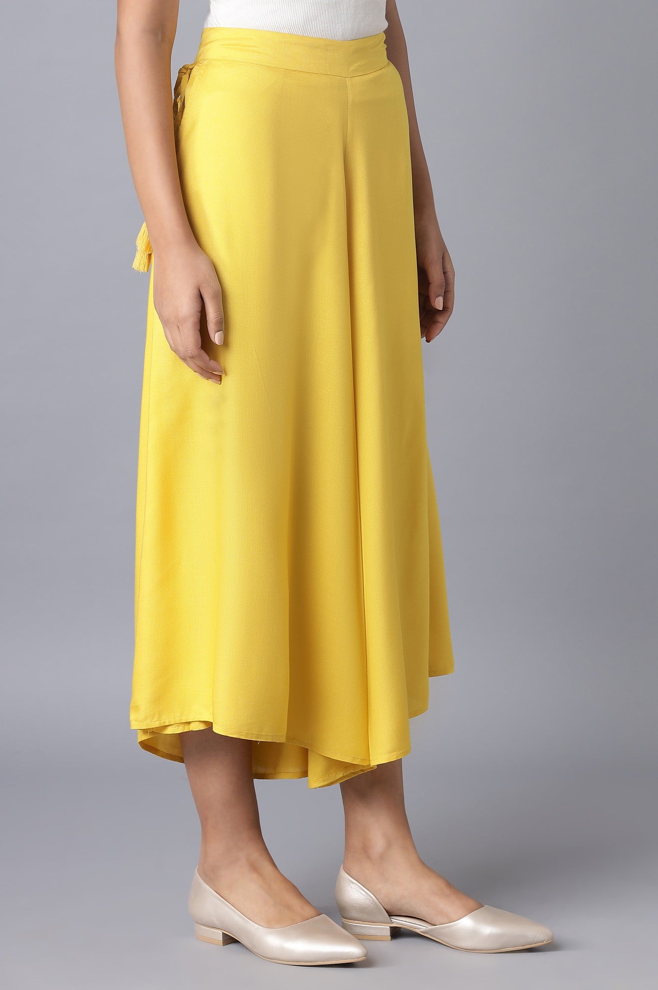 Yellow Solid Flared Cotton Culottes With Drawstring