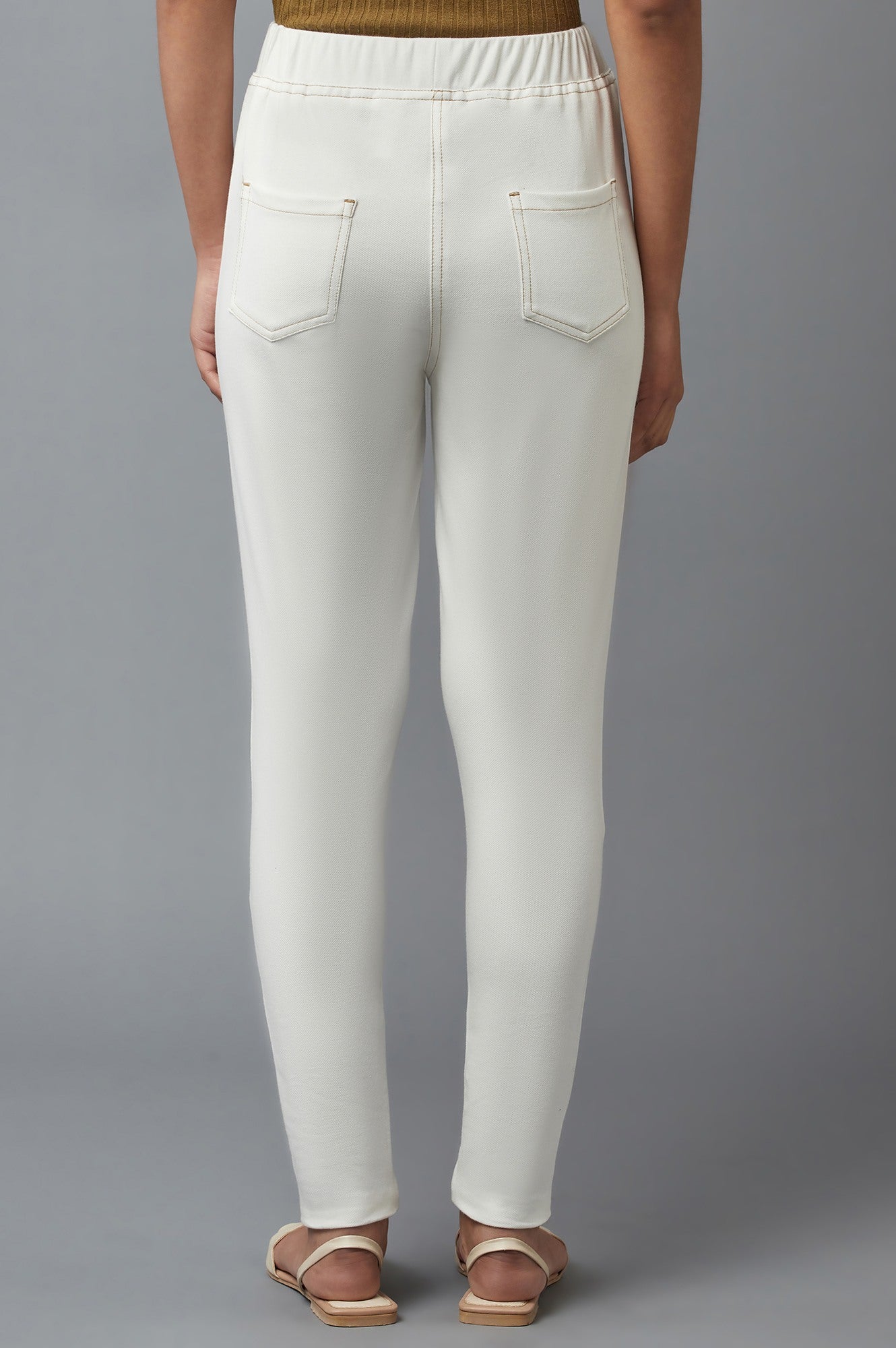 White Solid Skinny Fit Cotton Jeggings With Elasticated Waist