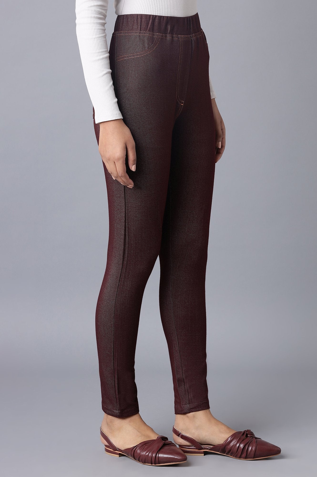 Maroon Solid Skinny Fit Cotton Jeggings With Elasticated Waist