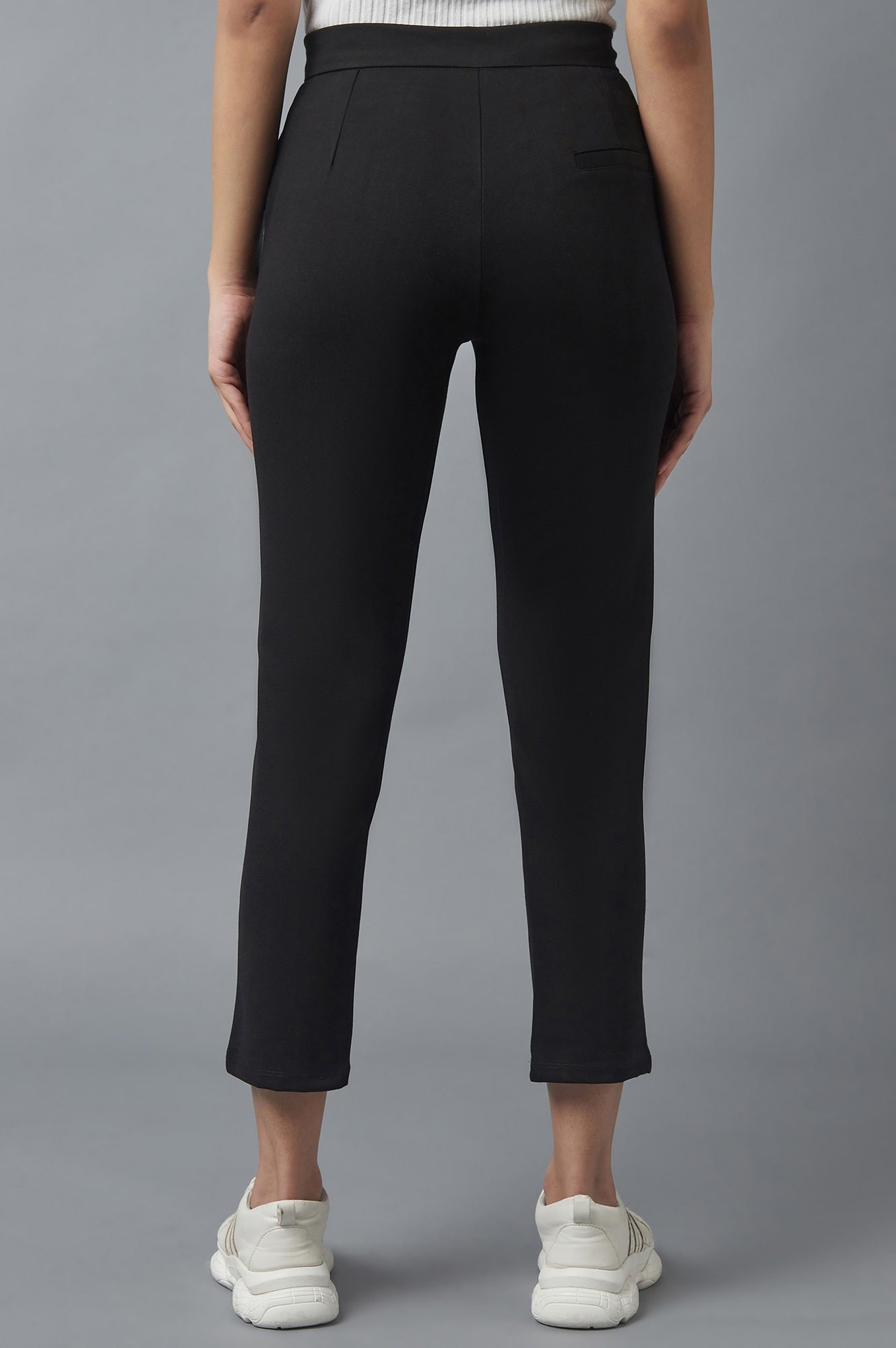 Black Solid Straight Fit Trousers With Pintuck Detail