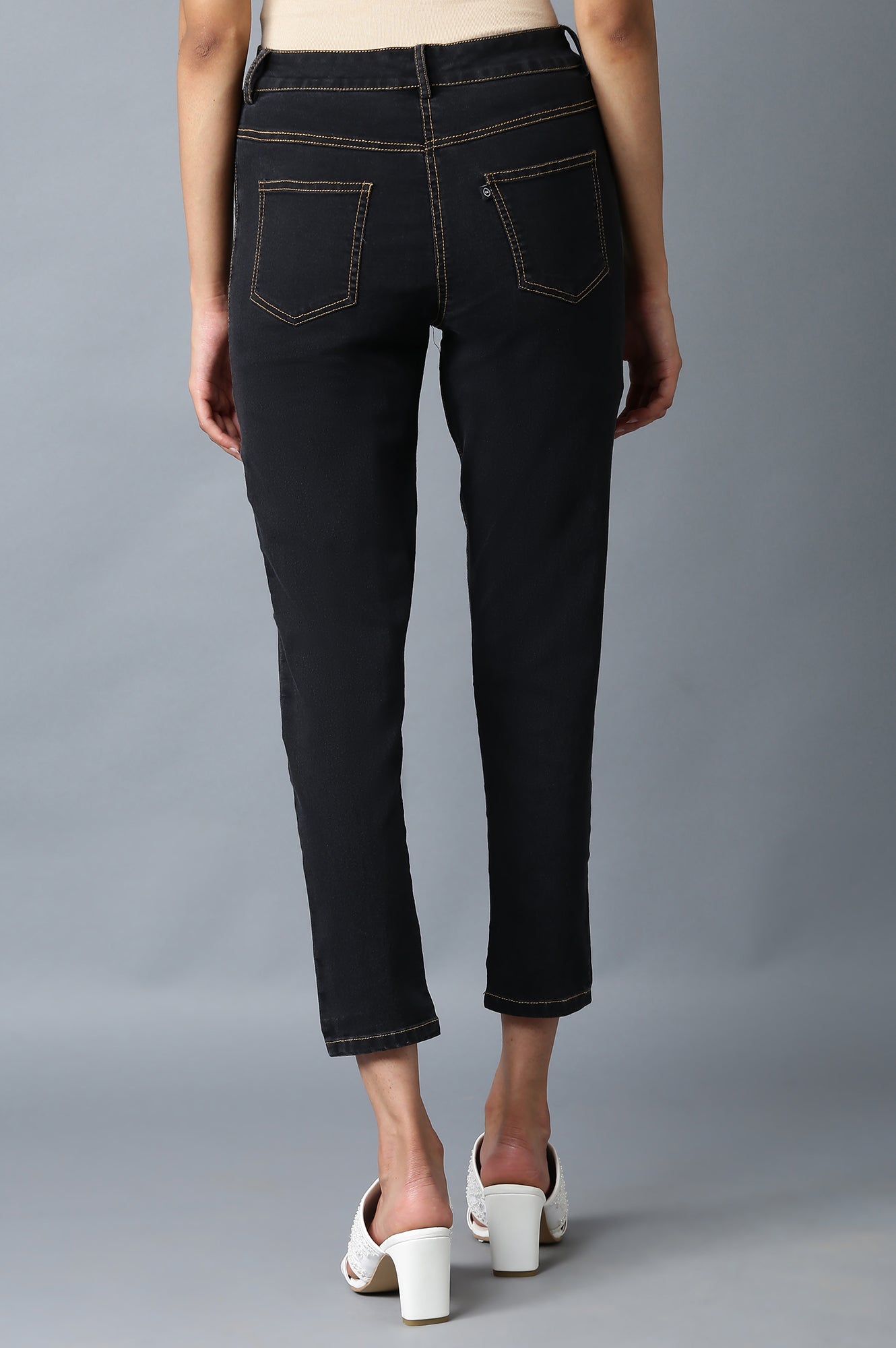 Grey Solid Slim Fit Denim Pants With Front Zip Closure