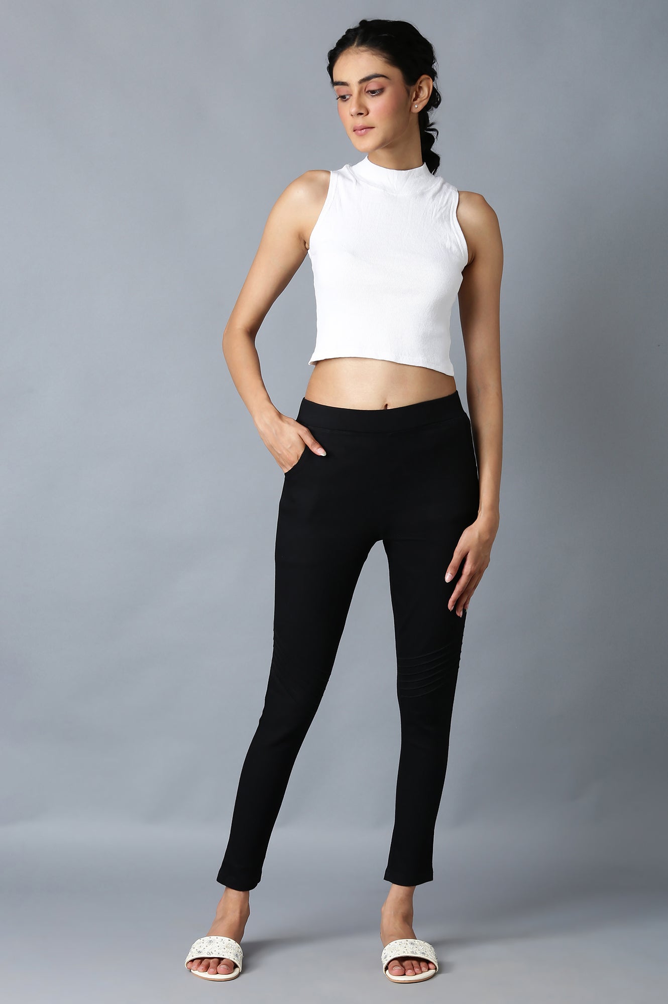 Black Solid Slim Fit Denim Jeggings With Pintuck Detail