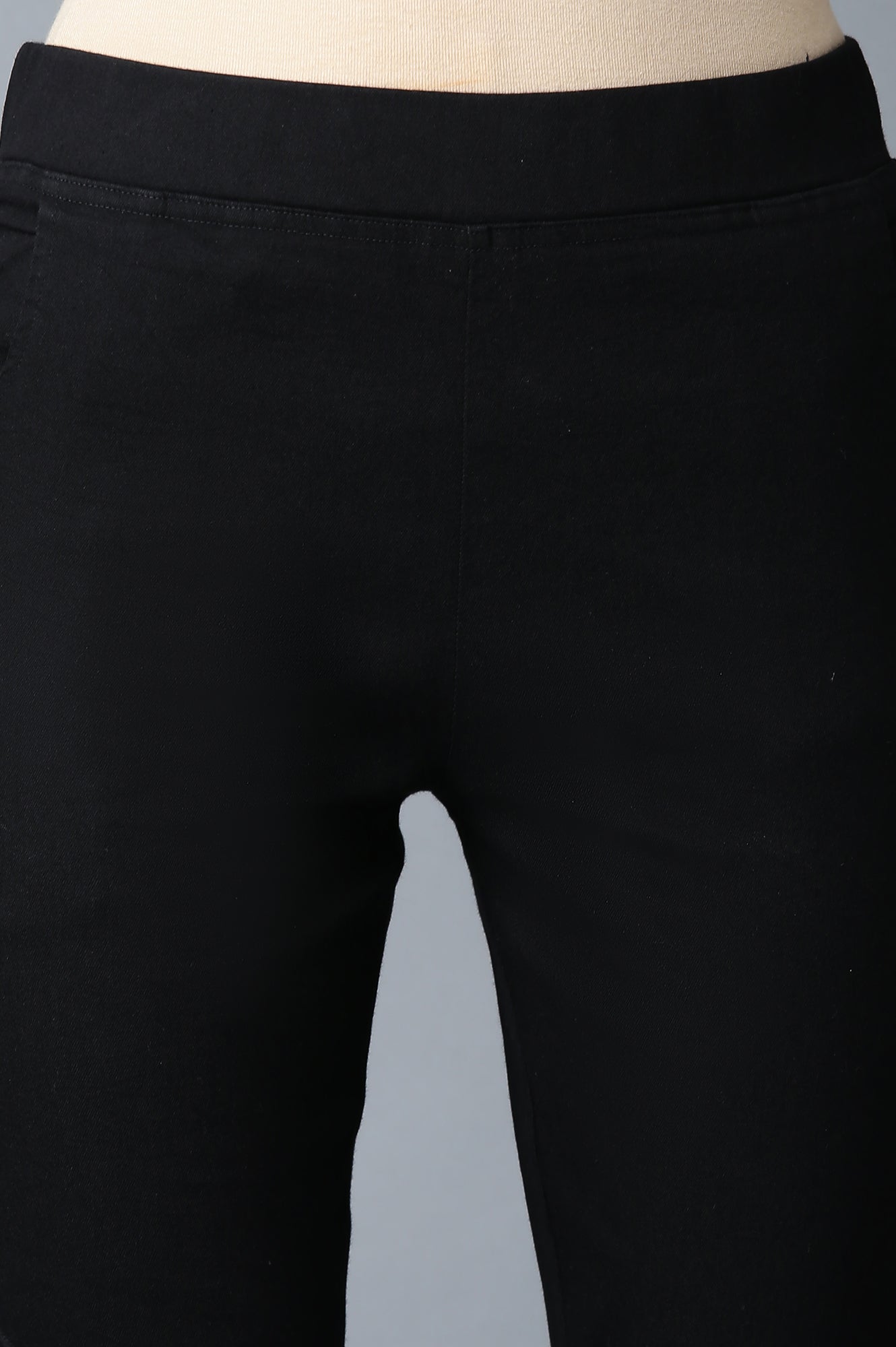 Black Solid Slim Fit Denim Jeggings With Pintuck Detail