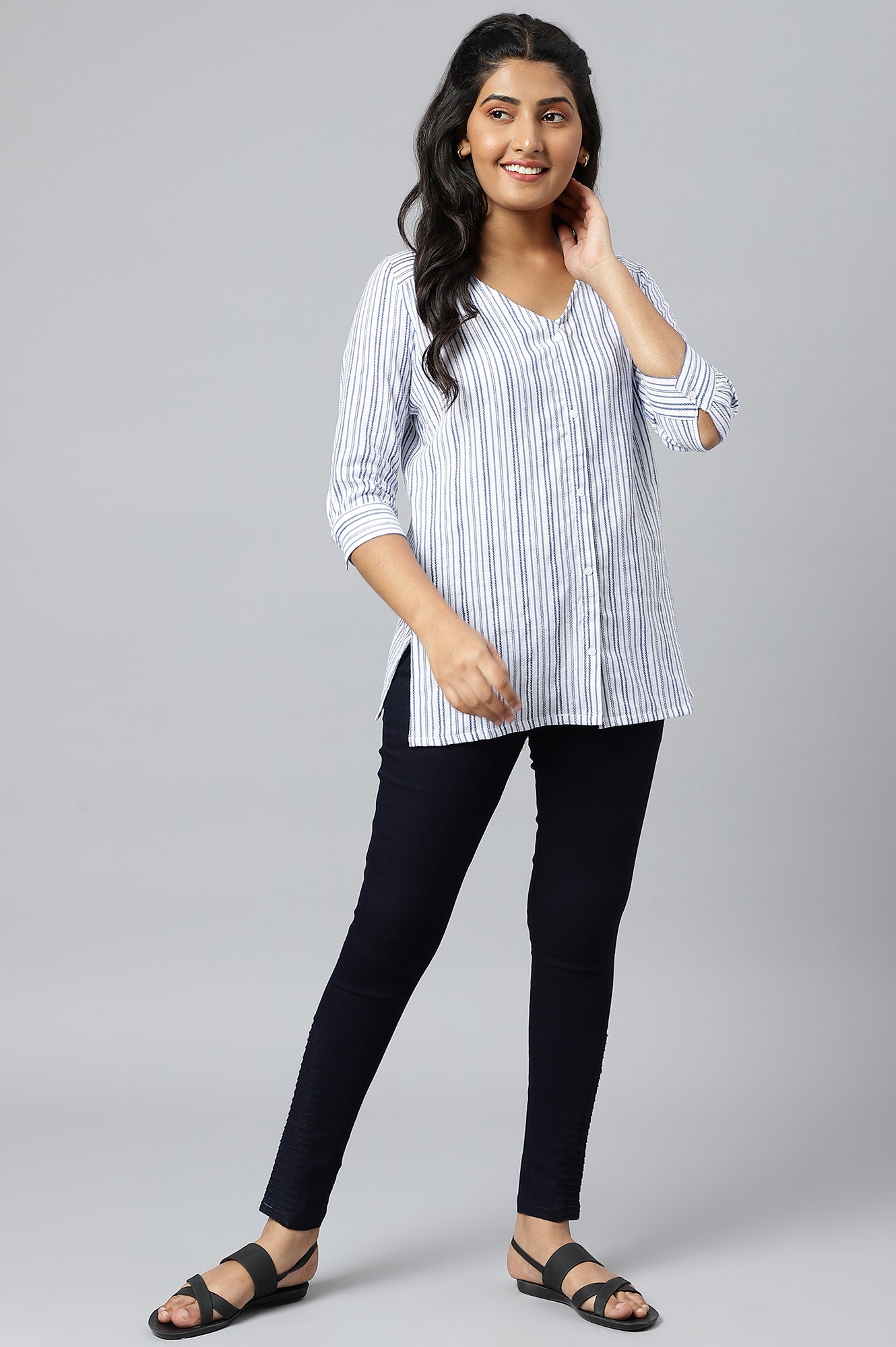 Navy Blue Solid Skinny Fit Denim Jeggings With Pintucks