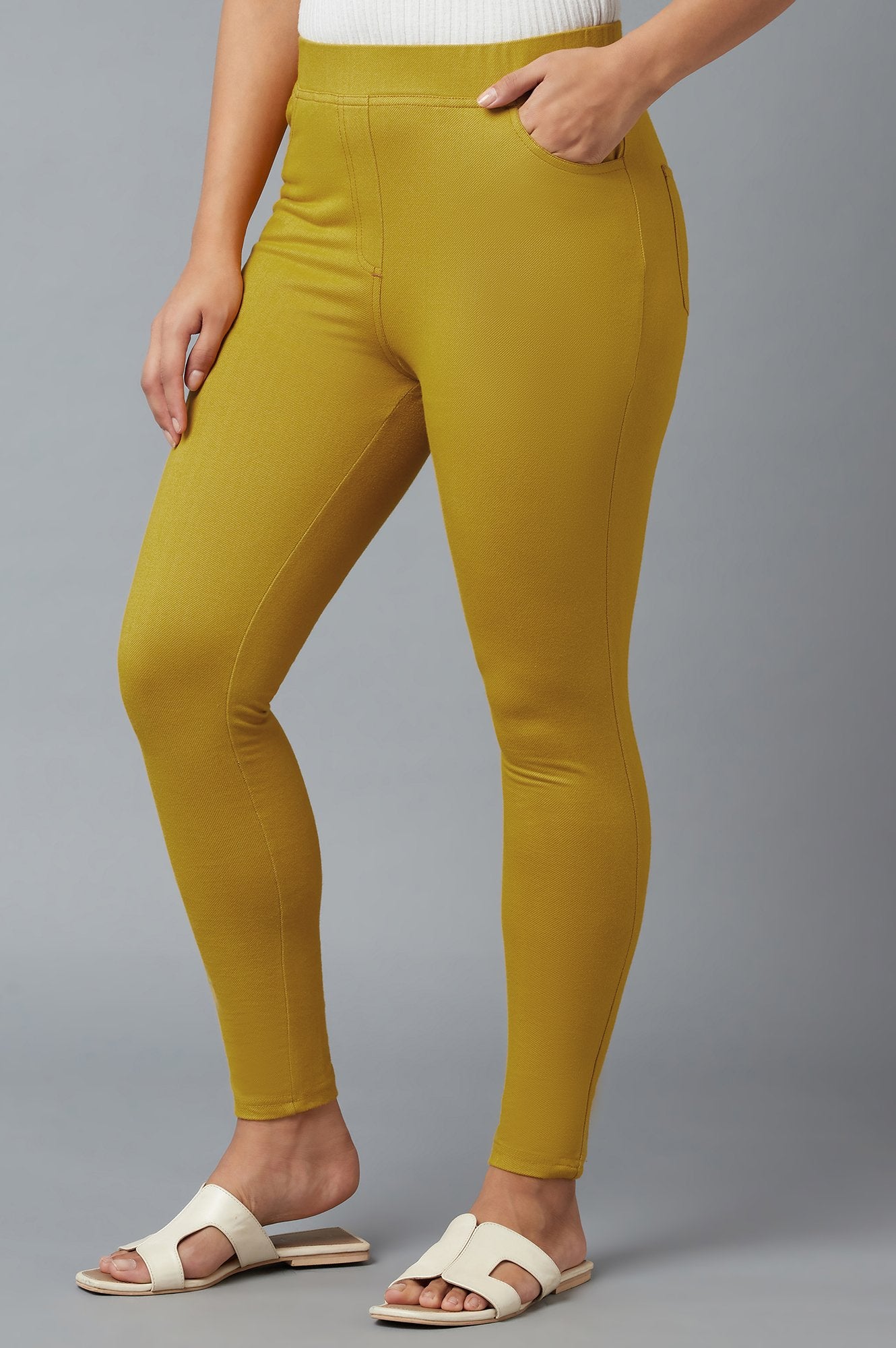 Yellow Solid Skinny Fit Cotton Jeggings With Elasticated Waist