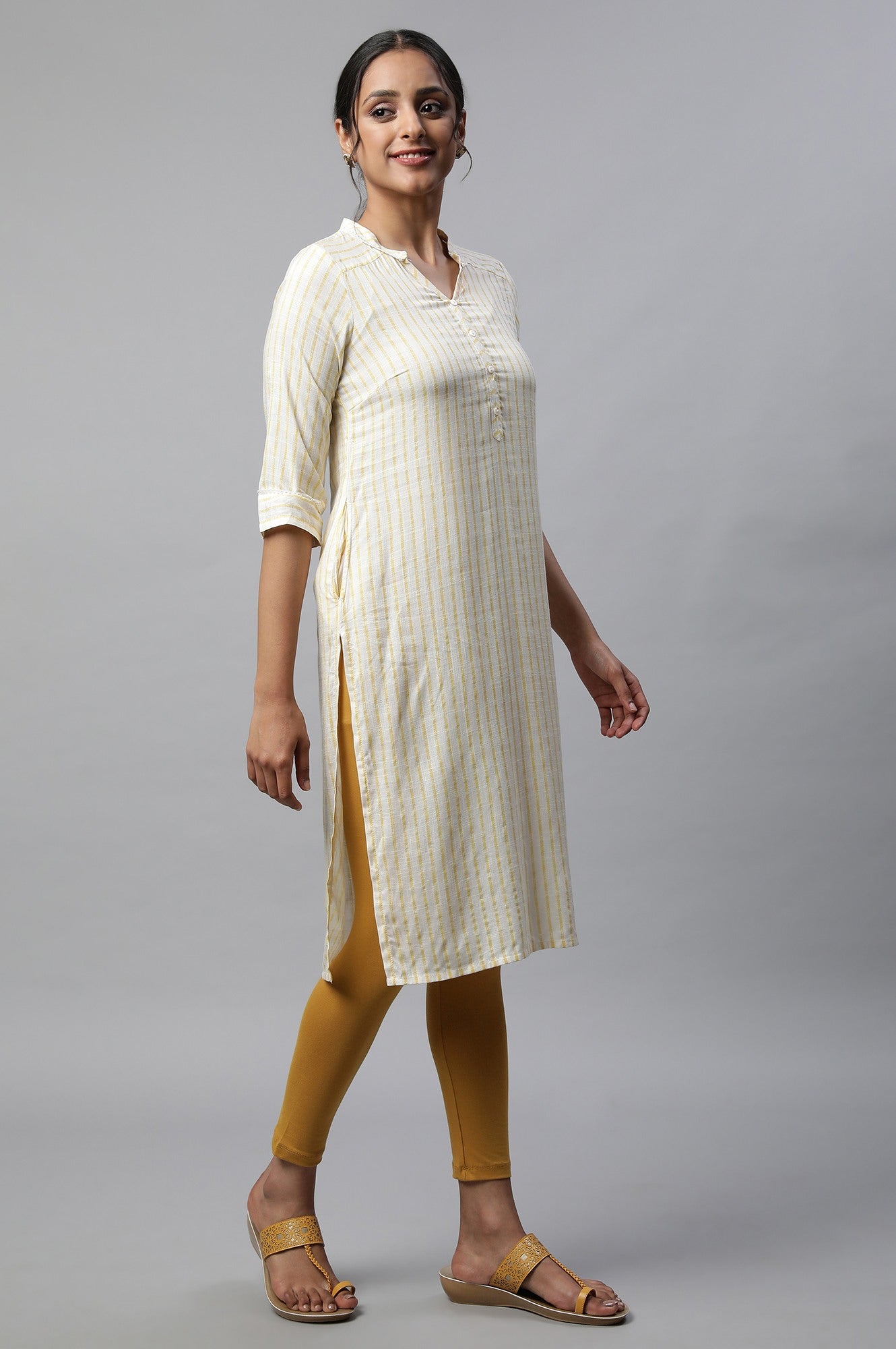 Yellow Solid Skinny Fit Cotton Tights With Slip On Closure