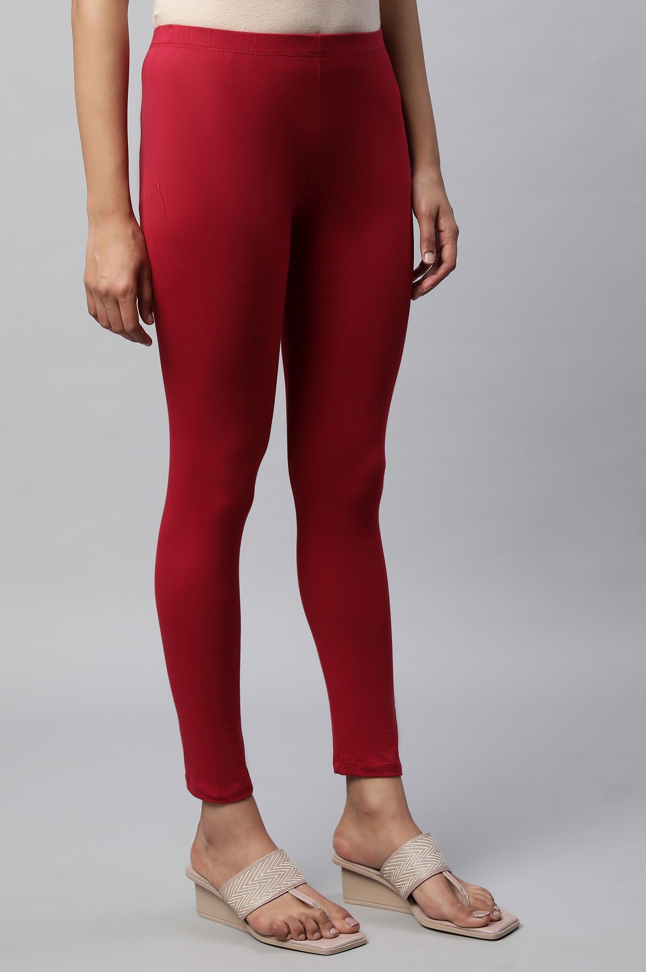 Red Solid Skinny Fit Cotton Tights With Slip On Closure