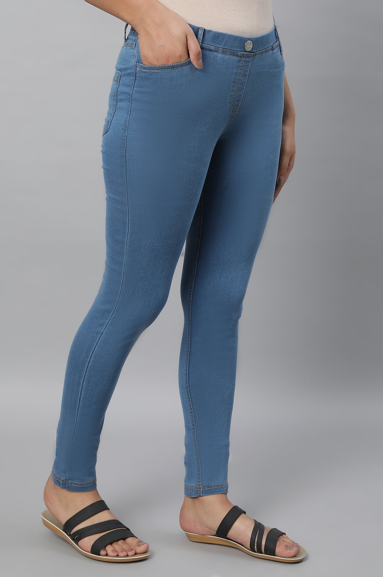 Blue Yarn Dyed Solid Buttons Denim Lycra Skinny Fit Ankle Length Jeggings