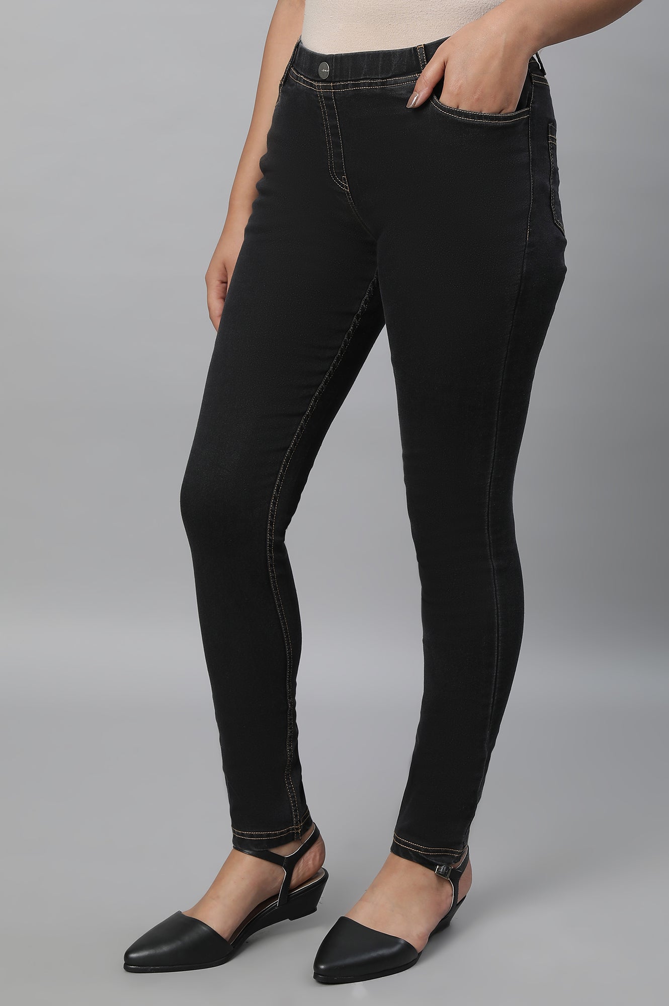 Grey Solid Skinny Fit Denim Jeggings With Slip On Closure