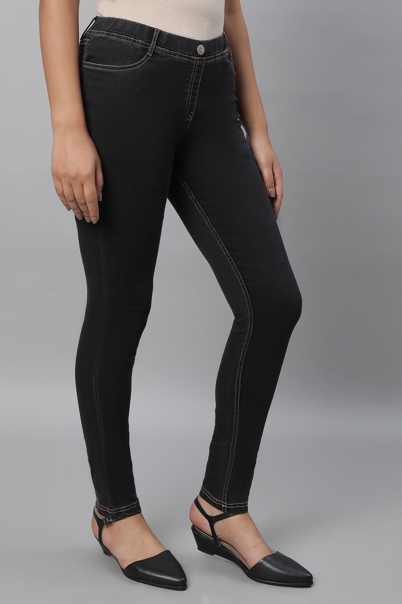 Grey Solid Skinny Fit Denim Jeggings With Slip On Closure