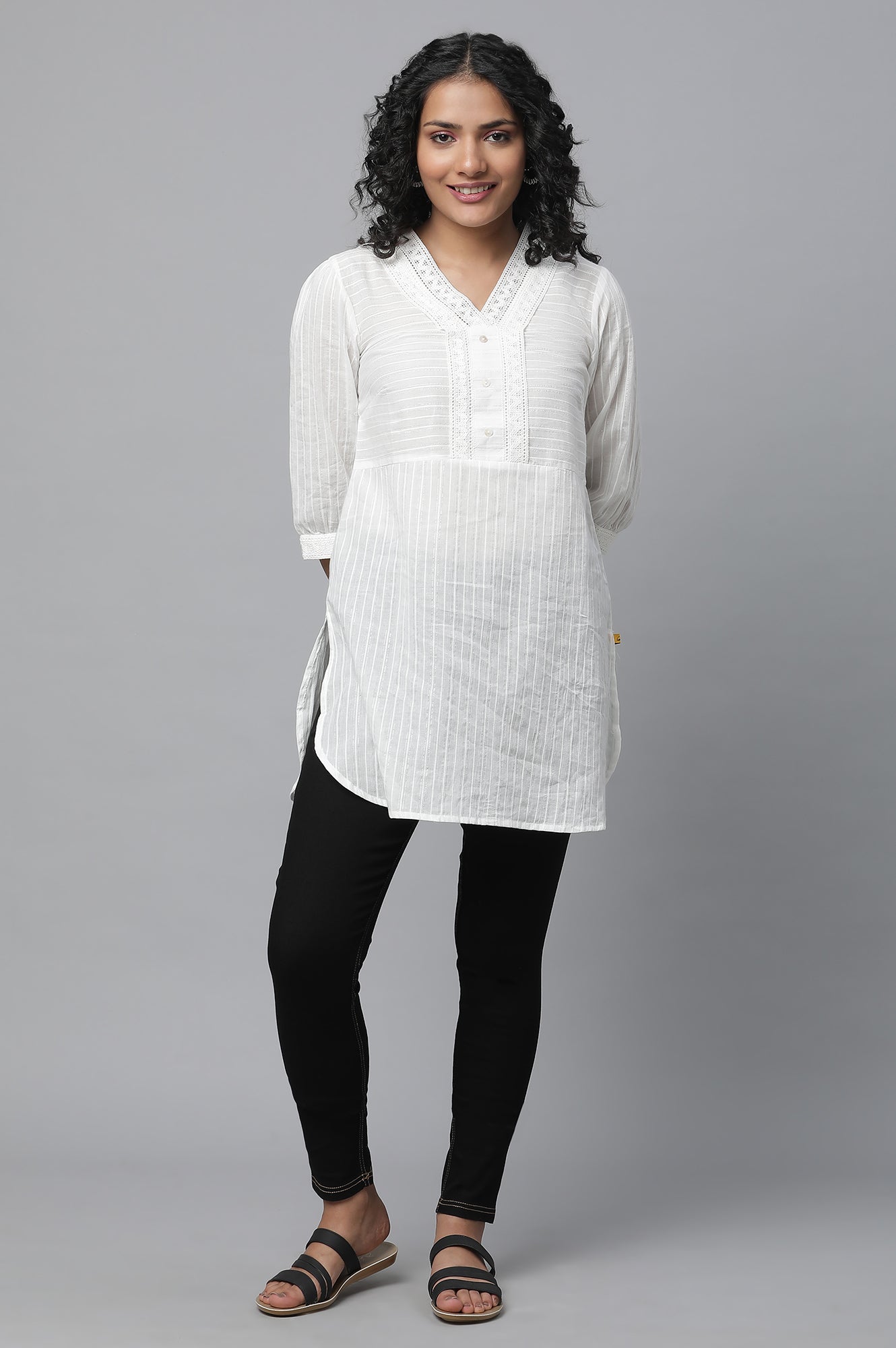 Black Solid Skinny Fit Denim Jeggings With Elasticated Waist