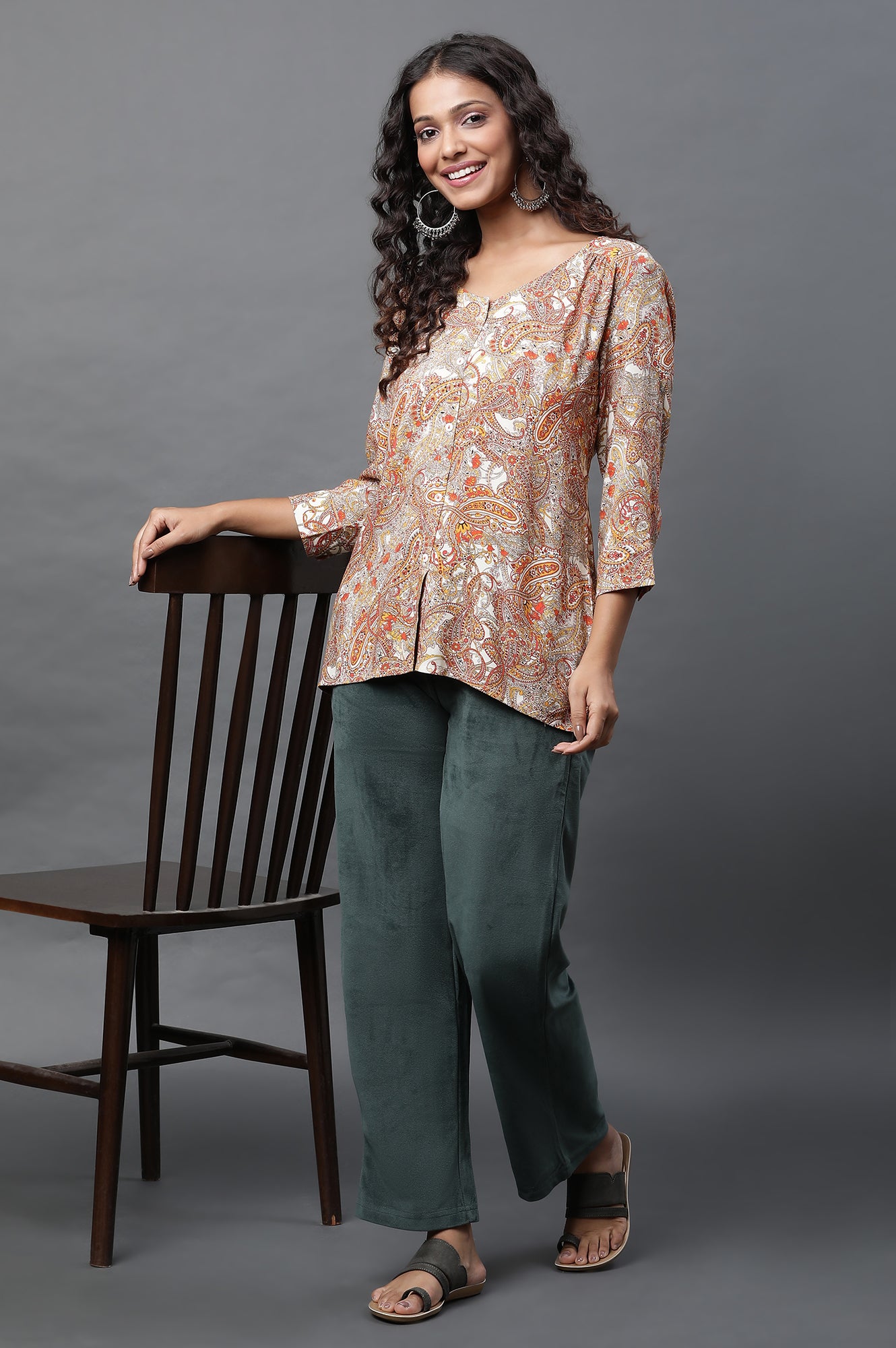 Green Solid Straight Fit Velvet Pants With Elasticated Waist