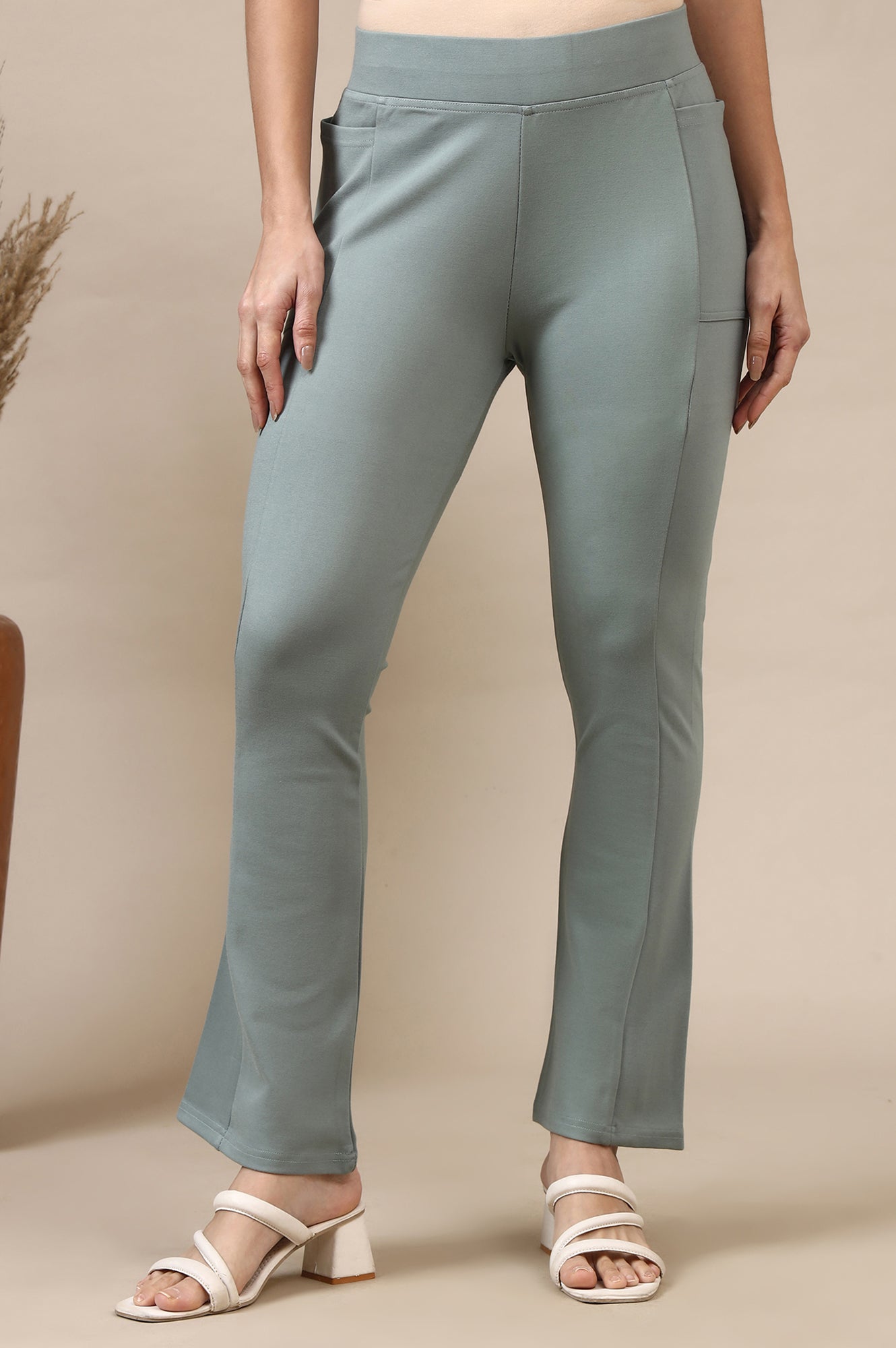 Green Solid Flared High Waisted Yoga Tights With Side Pockets
