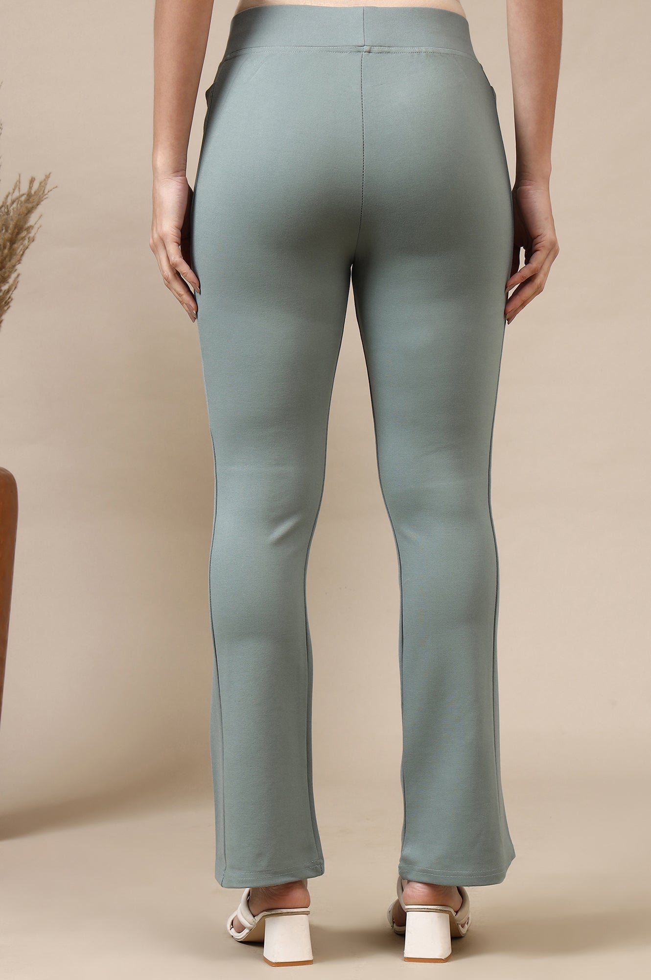 Green Solid Flared High Waisted Yoga Tights With Side Pockets