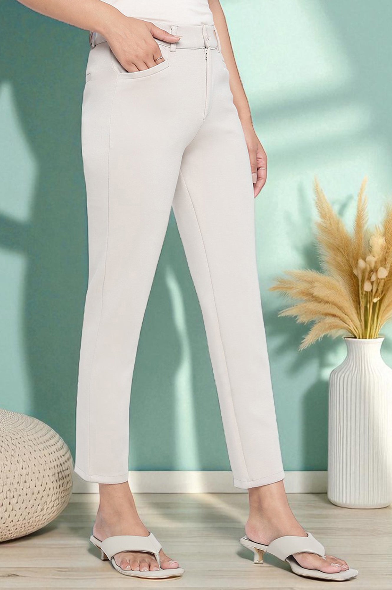 Tan Solid Mid Rise Trouser in Ankle Length