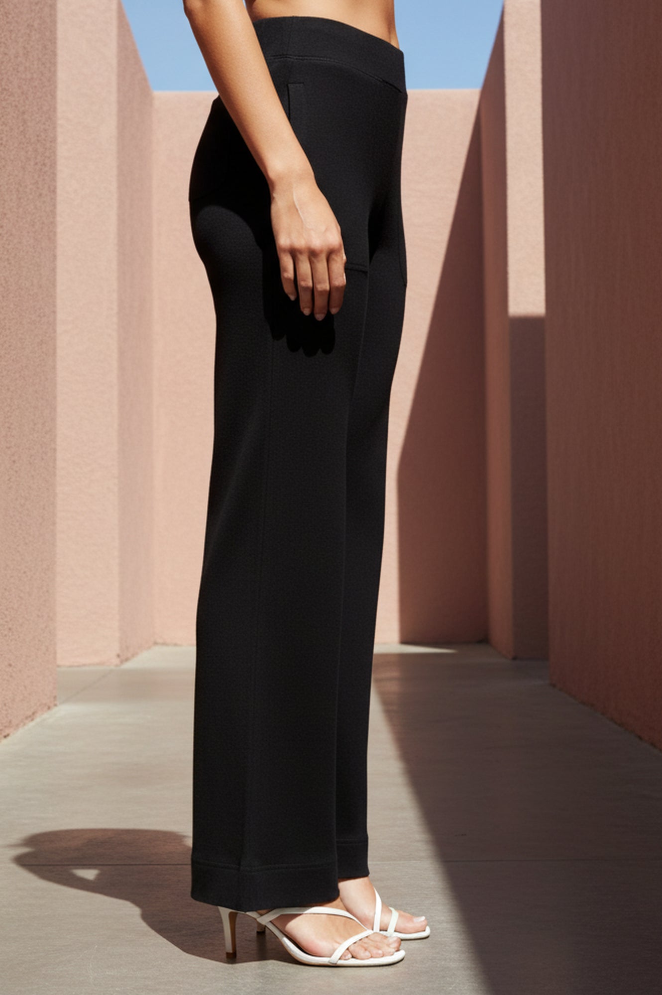 Black Solid Cotton Blend Relaxed Fit Ankle Length Mid Rise Palazzo