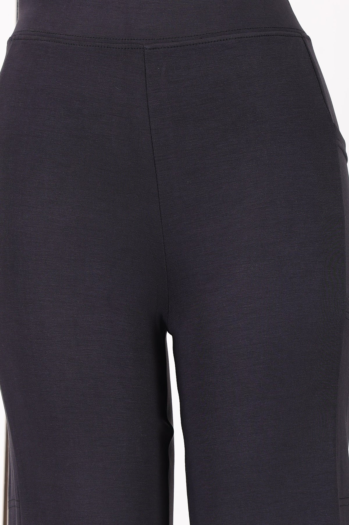 Black Mid Rise Ankle Length Straight Fit Pants