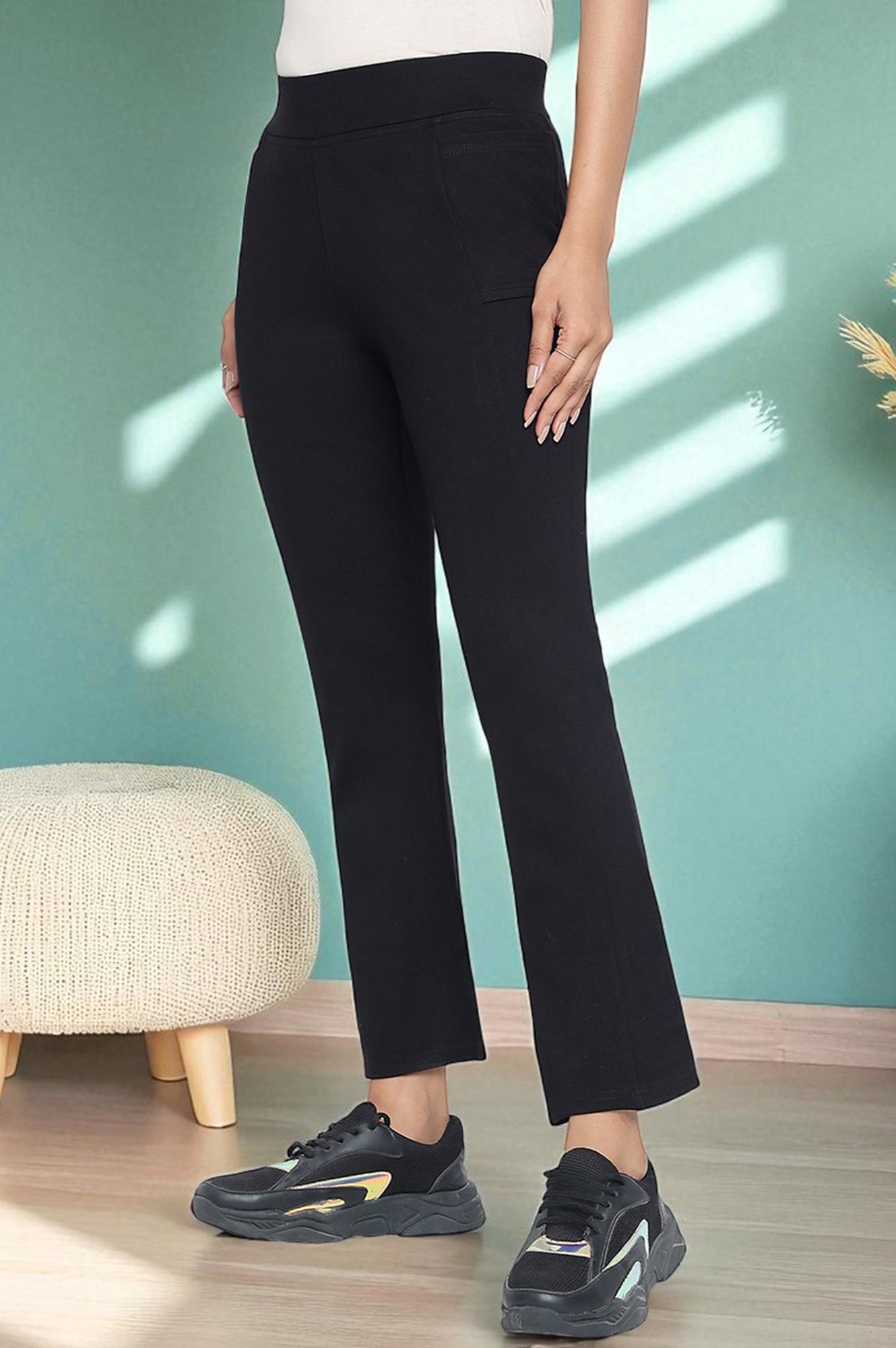 Black Solid Mid Rise Tights in Ankle Length