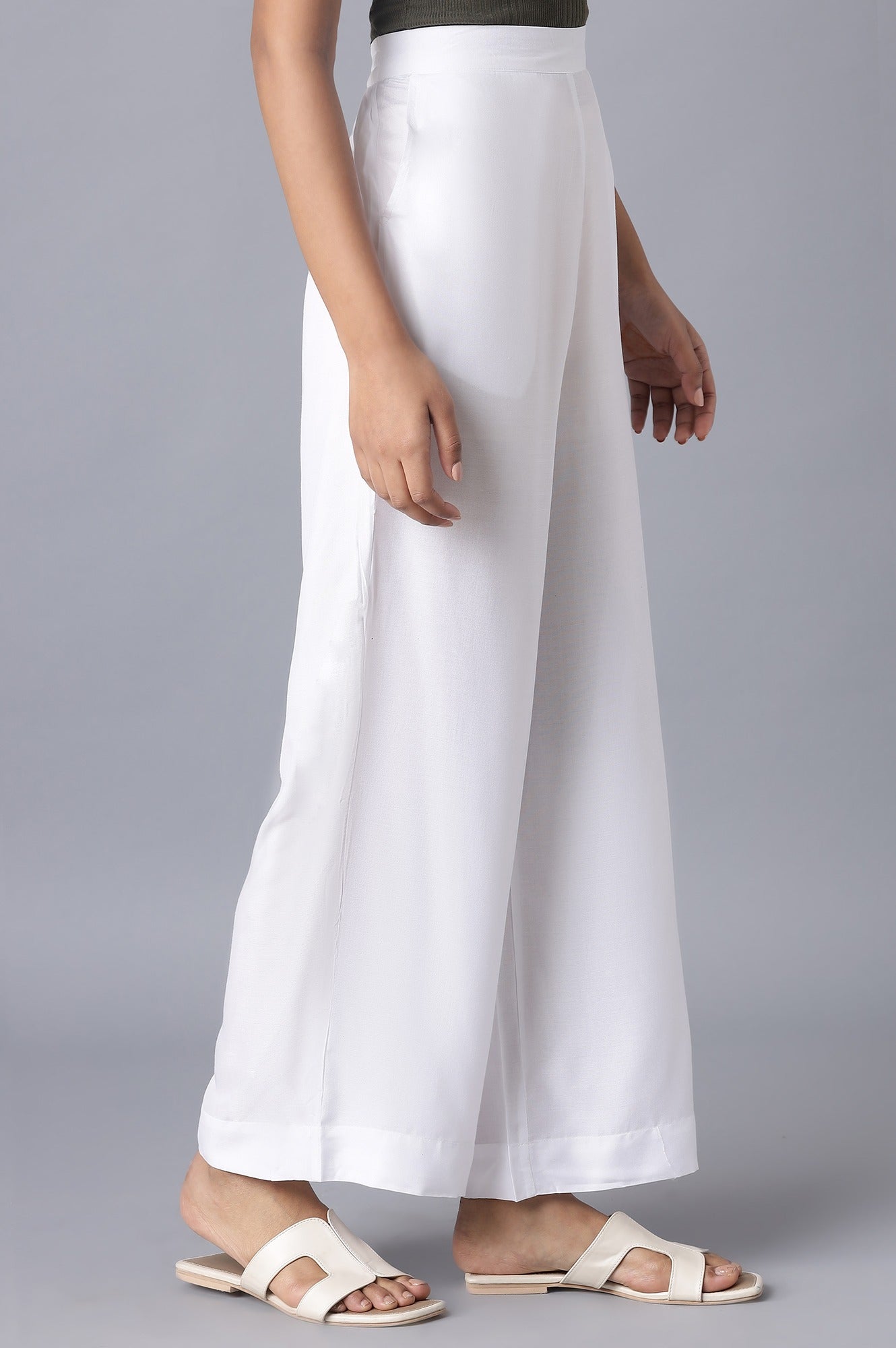 White Solid Relaxed Fit Ankle Length High Rise Palazzo