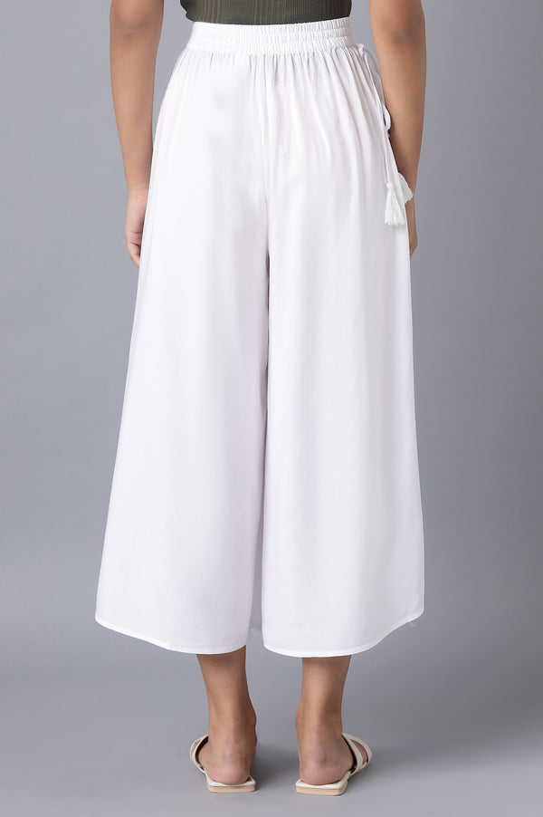 White Solid Relaxed Fit Ankle Length Mid Rise Cullotes