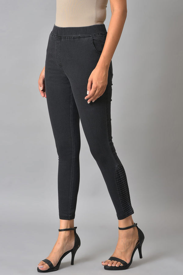 Black Solid Skinny Fit Denim Jeggings With Pintuck Detail