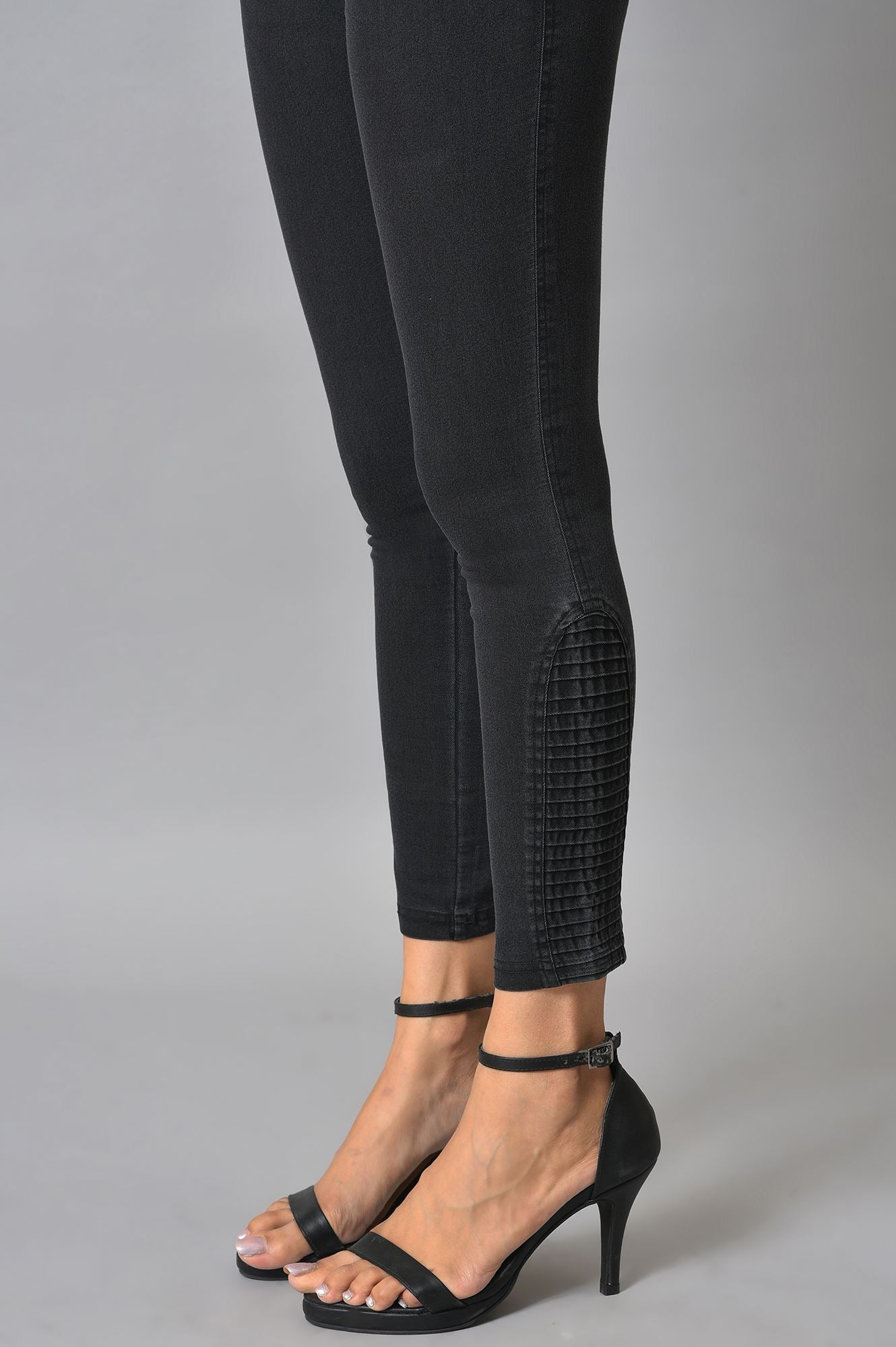 Grey Solid Skinny Fit Denim Jeggings With Pintuck Detail