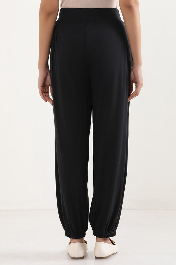 Black Solid Loose Fit Pants With Pleated Detail