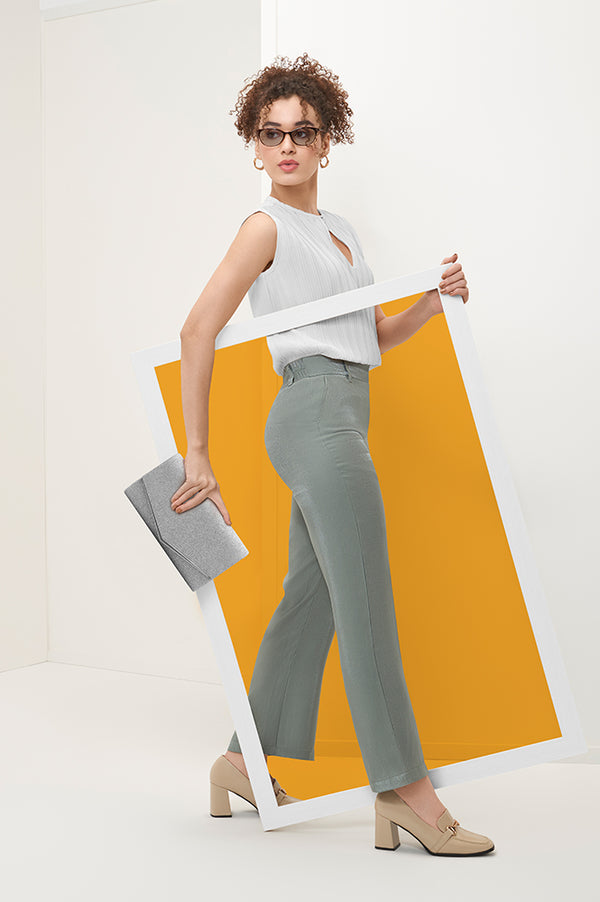 Grey Solid Straight Fit Woven Pants With Elasticated Back