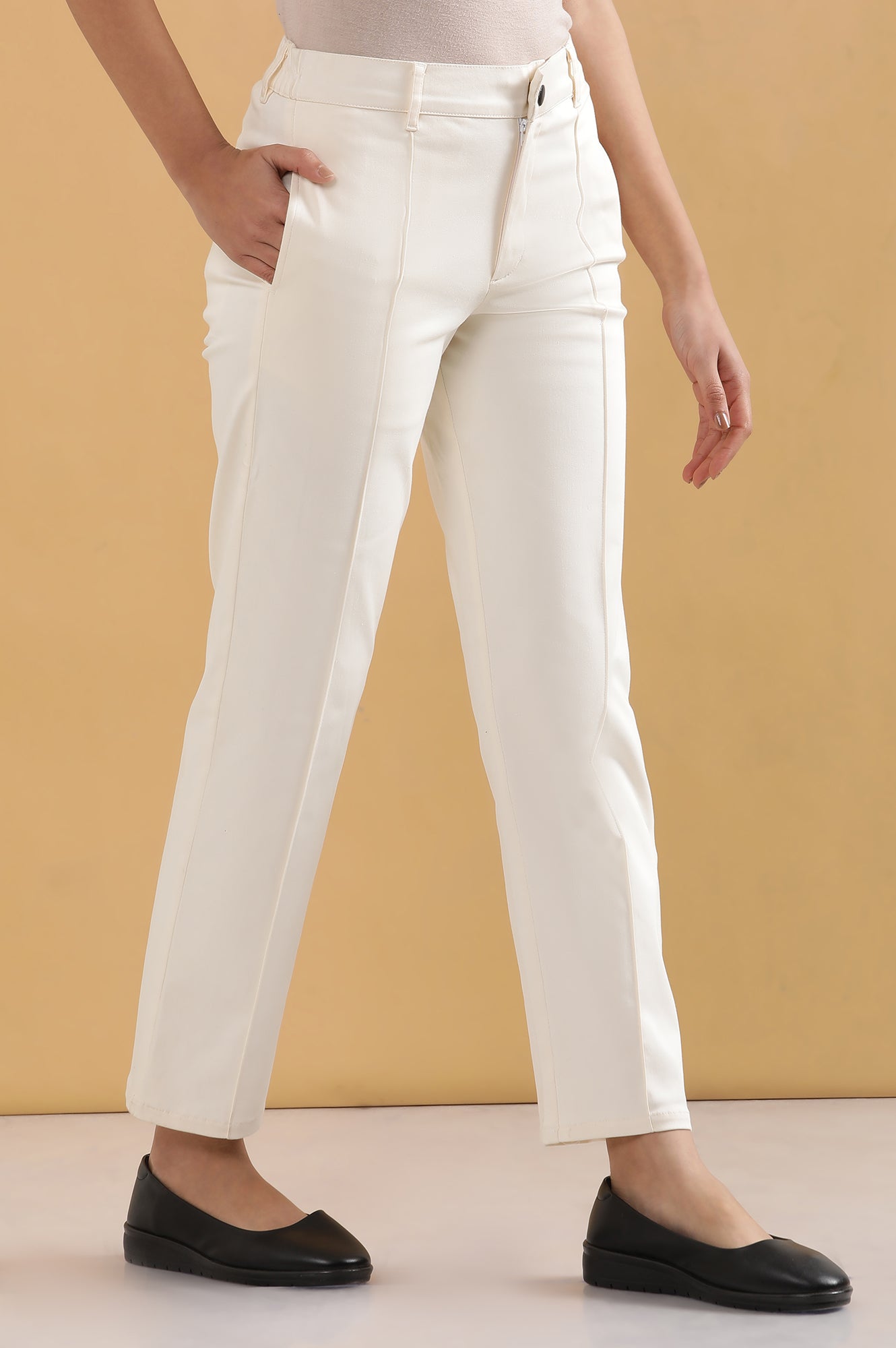 OHGA STRAIGHT PANTS ホワイトM Buy Off White Solid Straight Fit Cotton Pants With Pintuck Detail