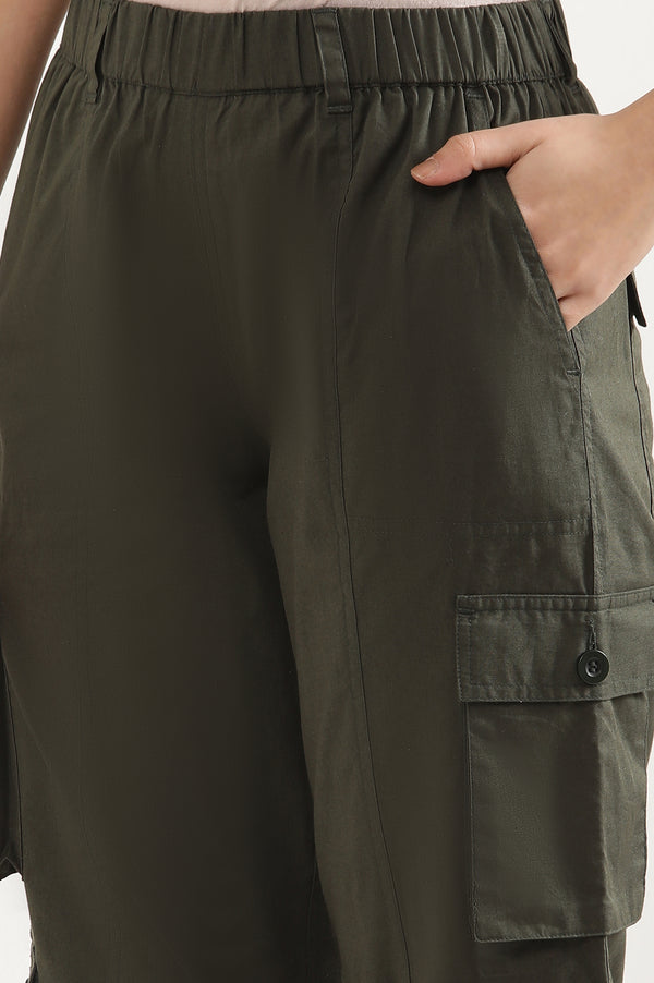 Muted Sage Green Solid Straight Fit Cotton Cropped Pants With Drawstring